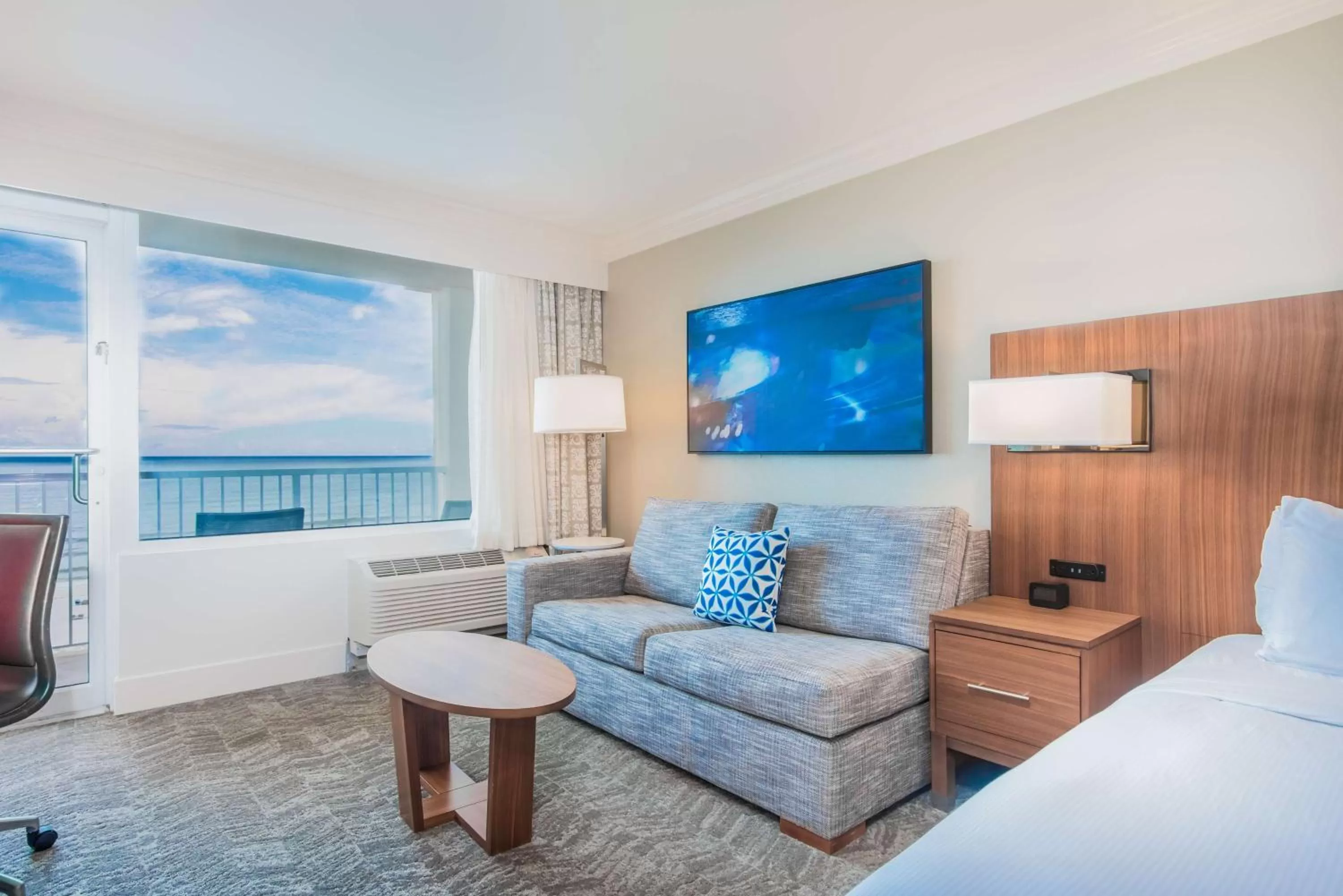 Deluxe Queen Room with Sofa Bed in Hilton Pensacola Beach