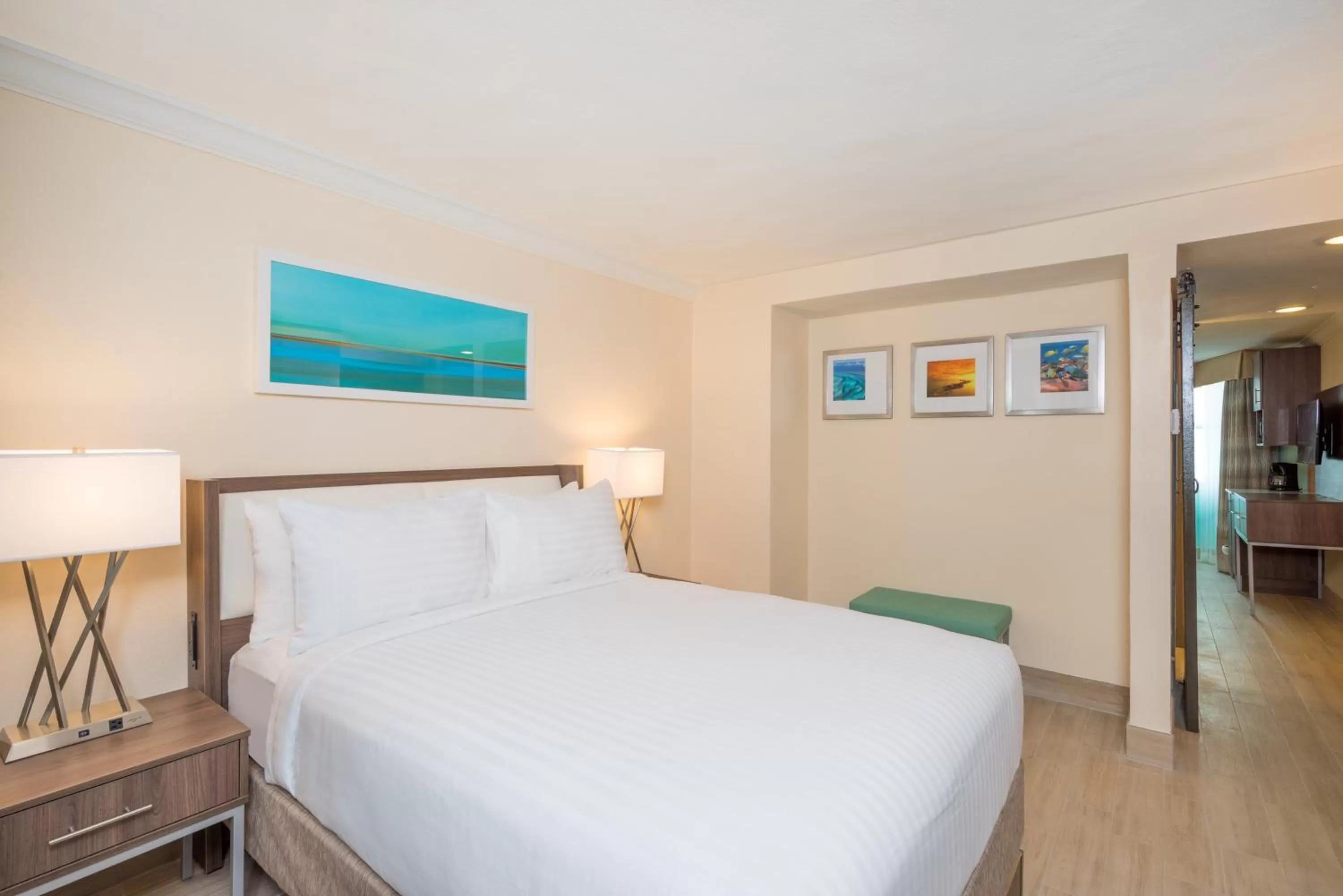 Queen Suite in Holiday Inn Express & Suites Nassau by IHG