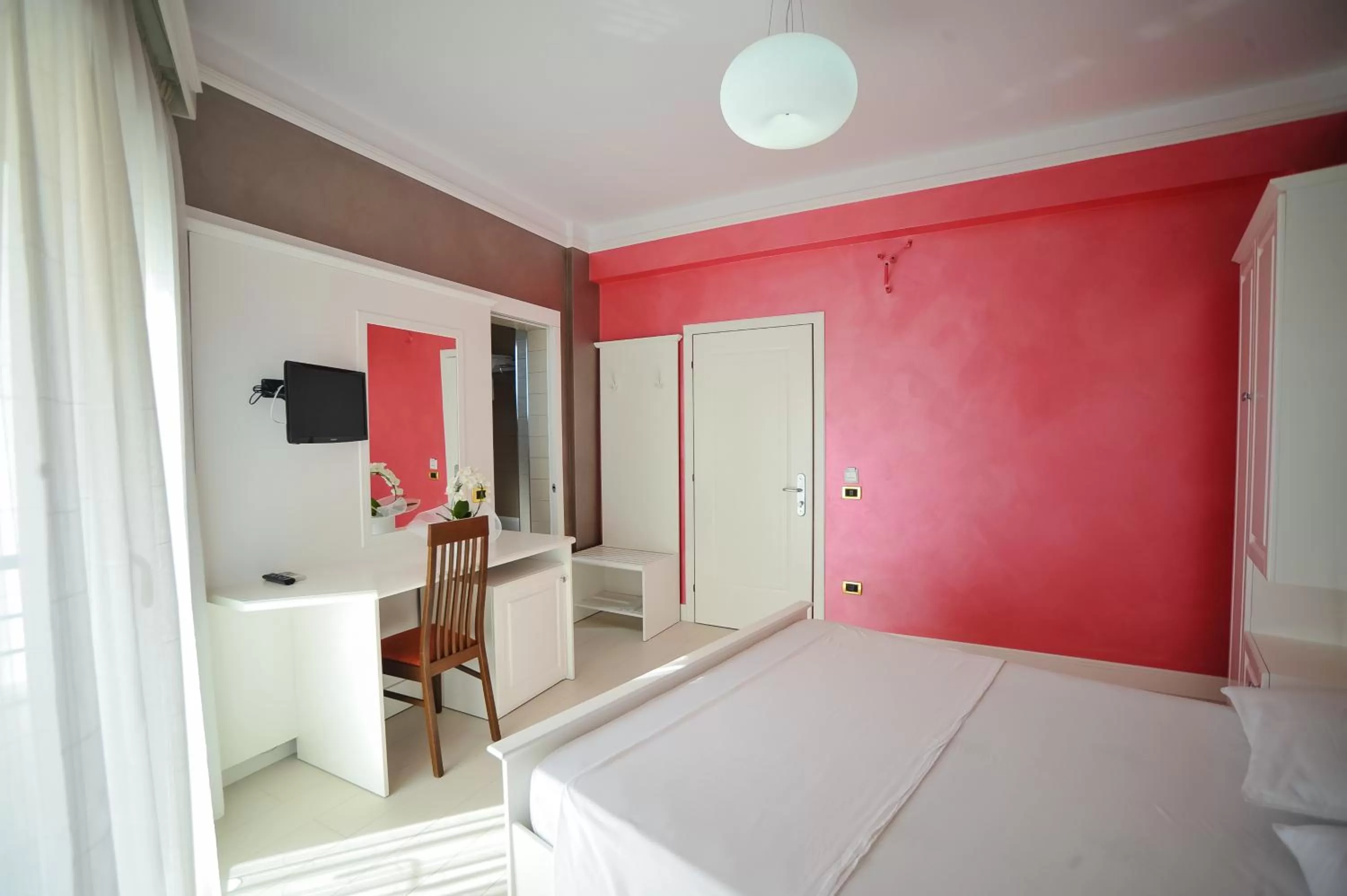 Standard Double Room - single occupancy in Iliria Internacional Hotel