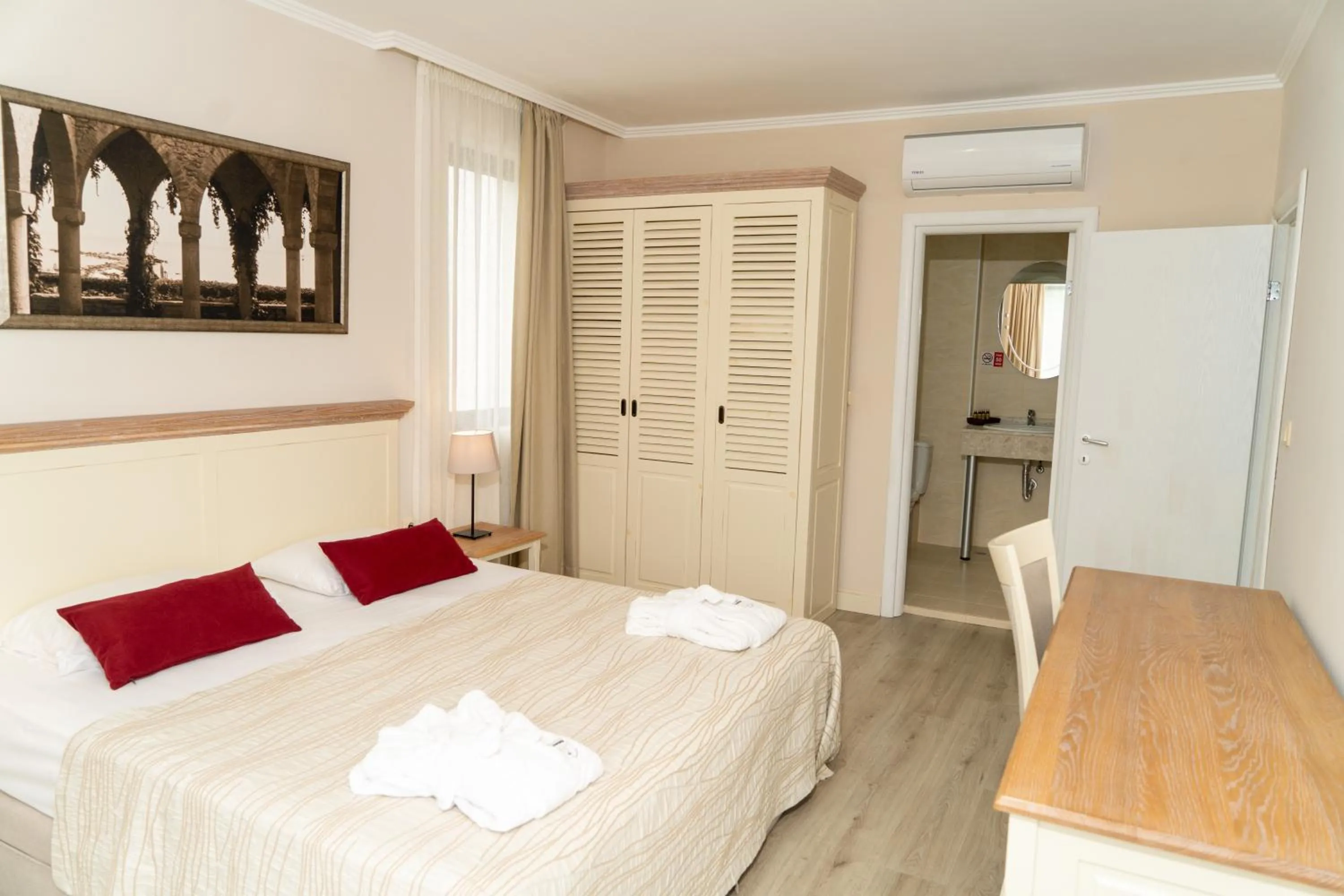 One Bedroom Suite  - single occupancy in White Rock Castle Suite Hotel & SPA