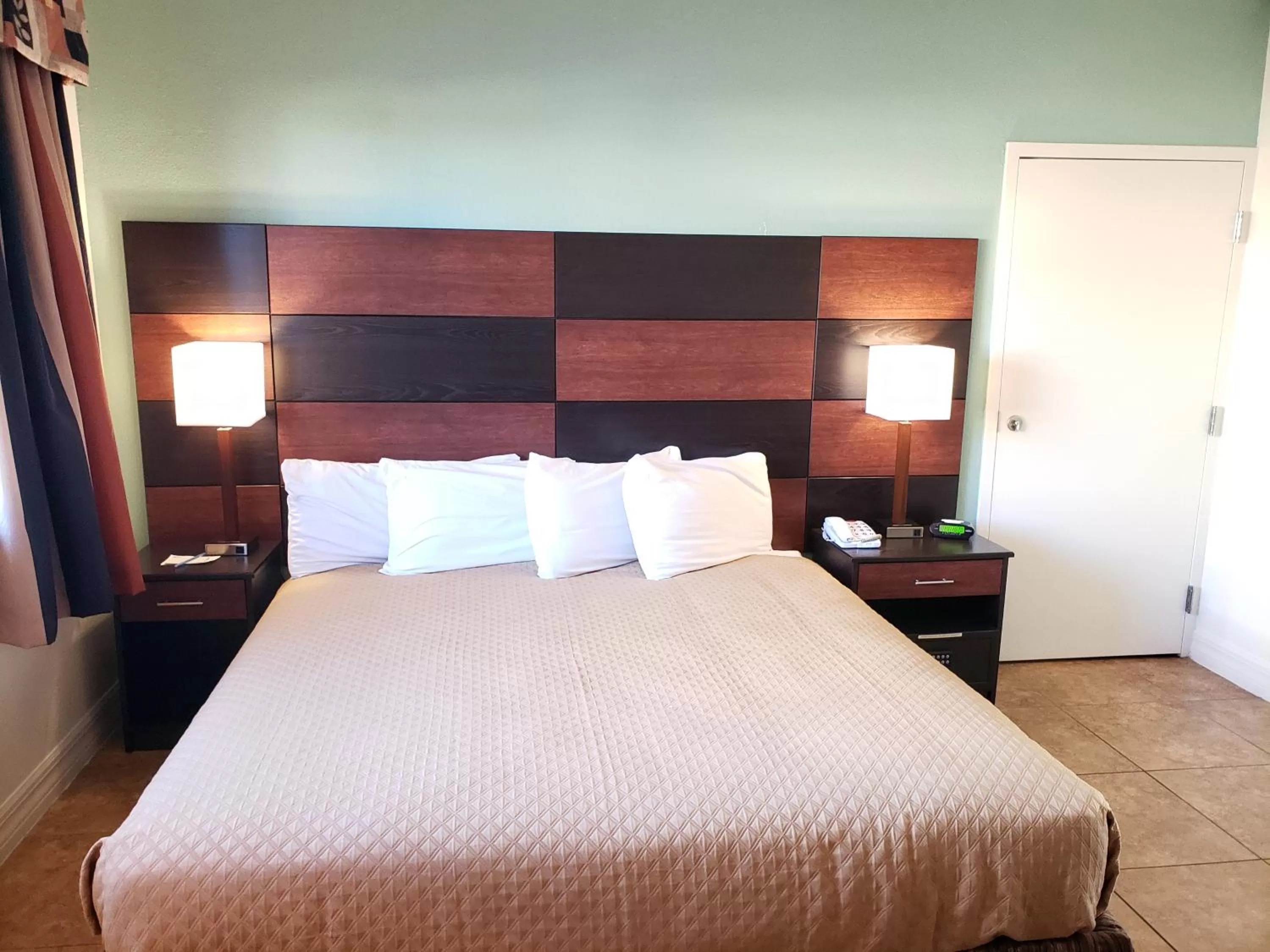 King Room - single occupancy - Disability Access -City View in Oceanfront Inn and Suites - Ormond