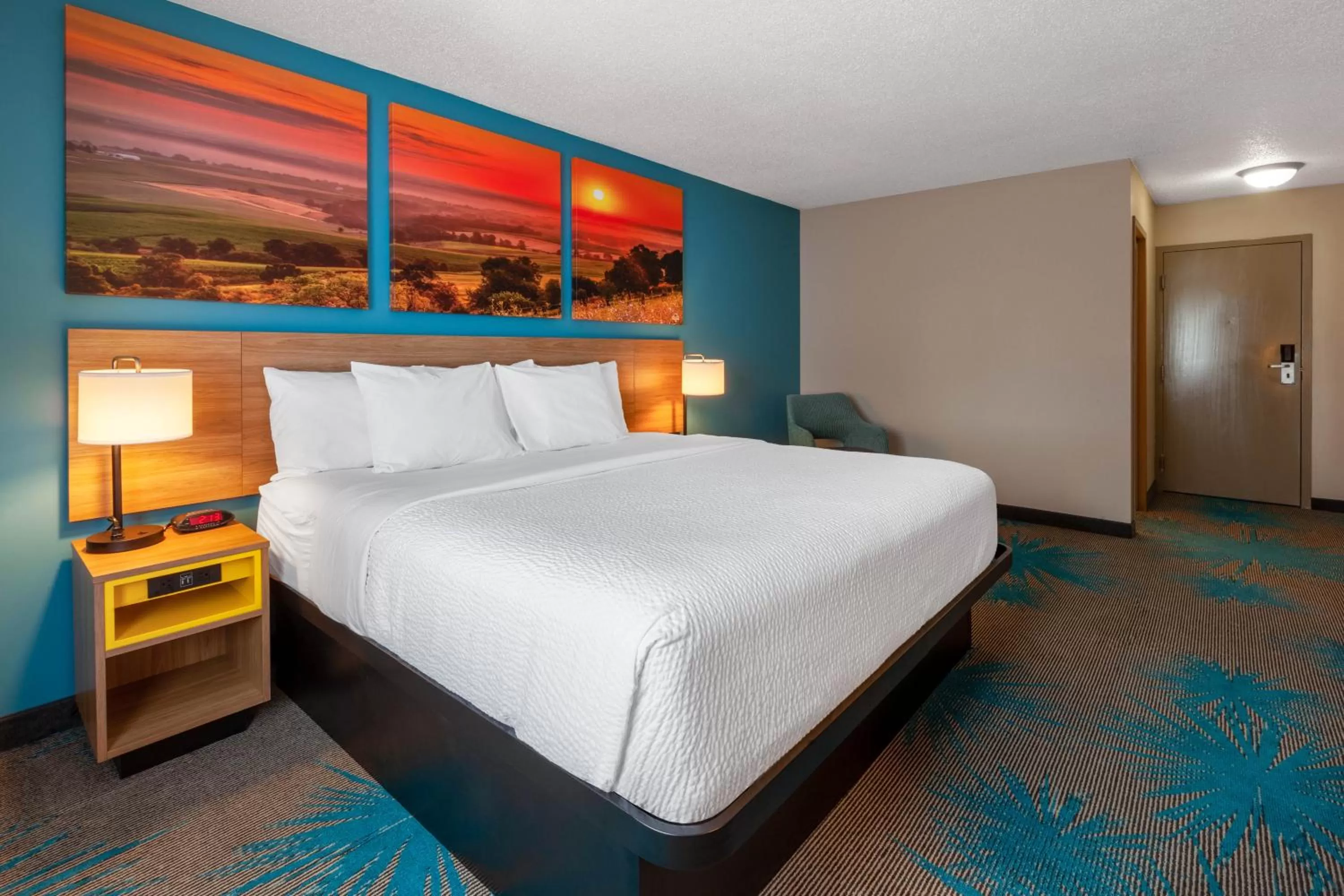 King Room - Non-Smoking in Days Inn by Wyndham Sandusky Cedar Point
