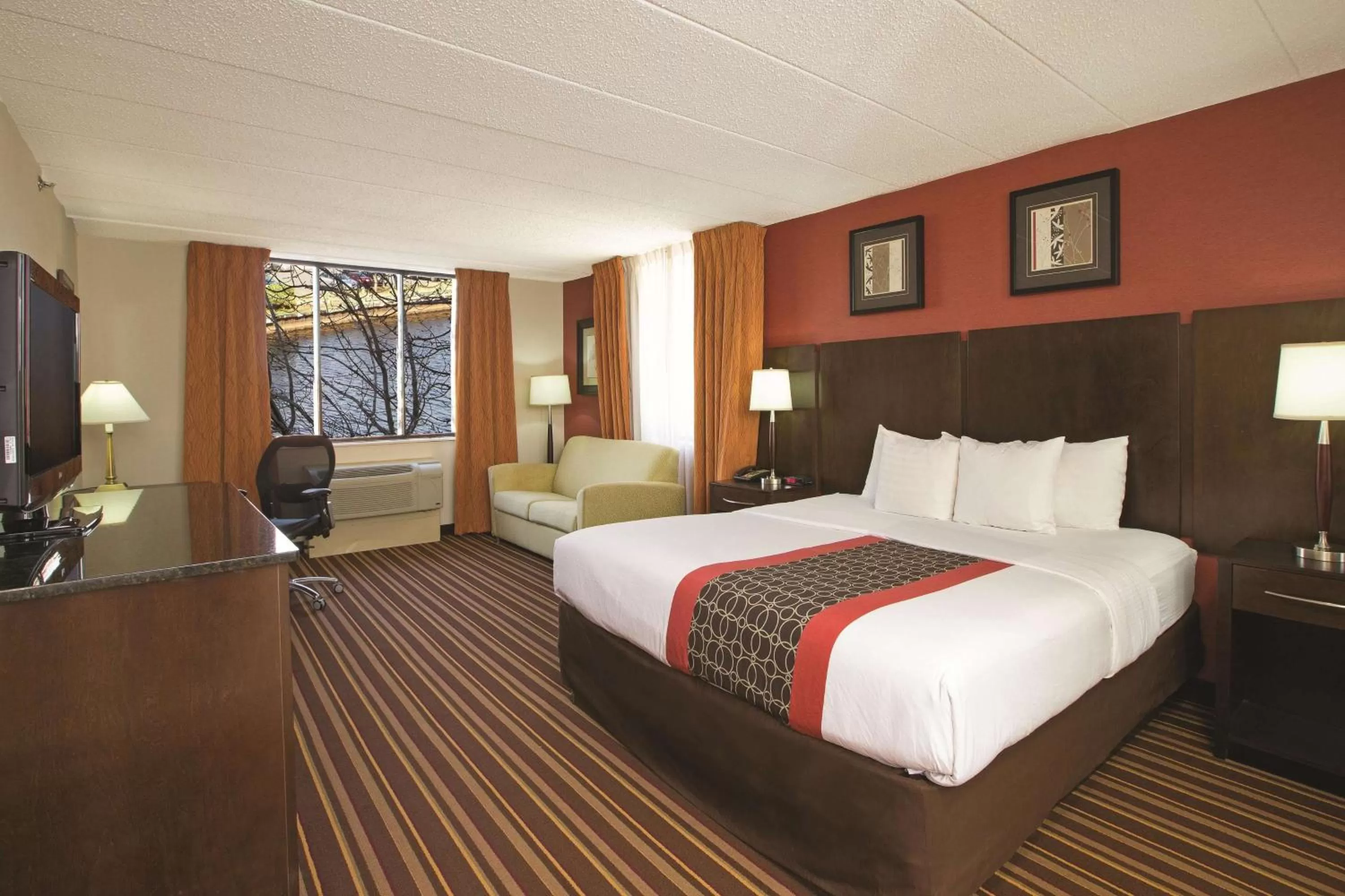 Executive King Room - Non-Smoking in La Quinta by Wyndham Salisbury