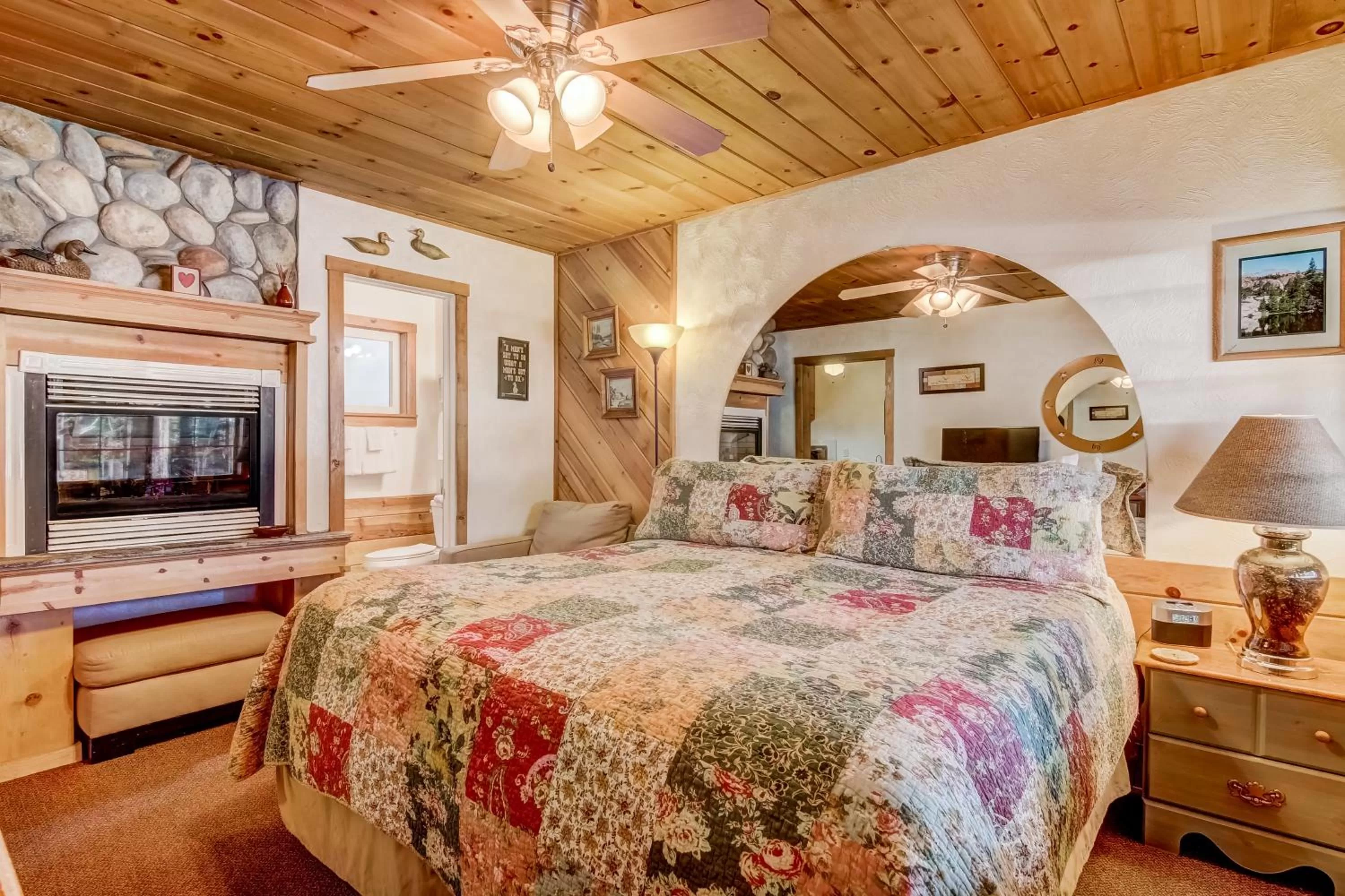 Deluxe King Suite in Heavenly Valley Lodge