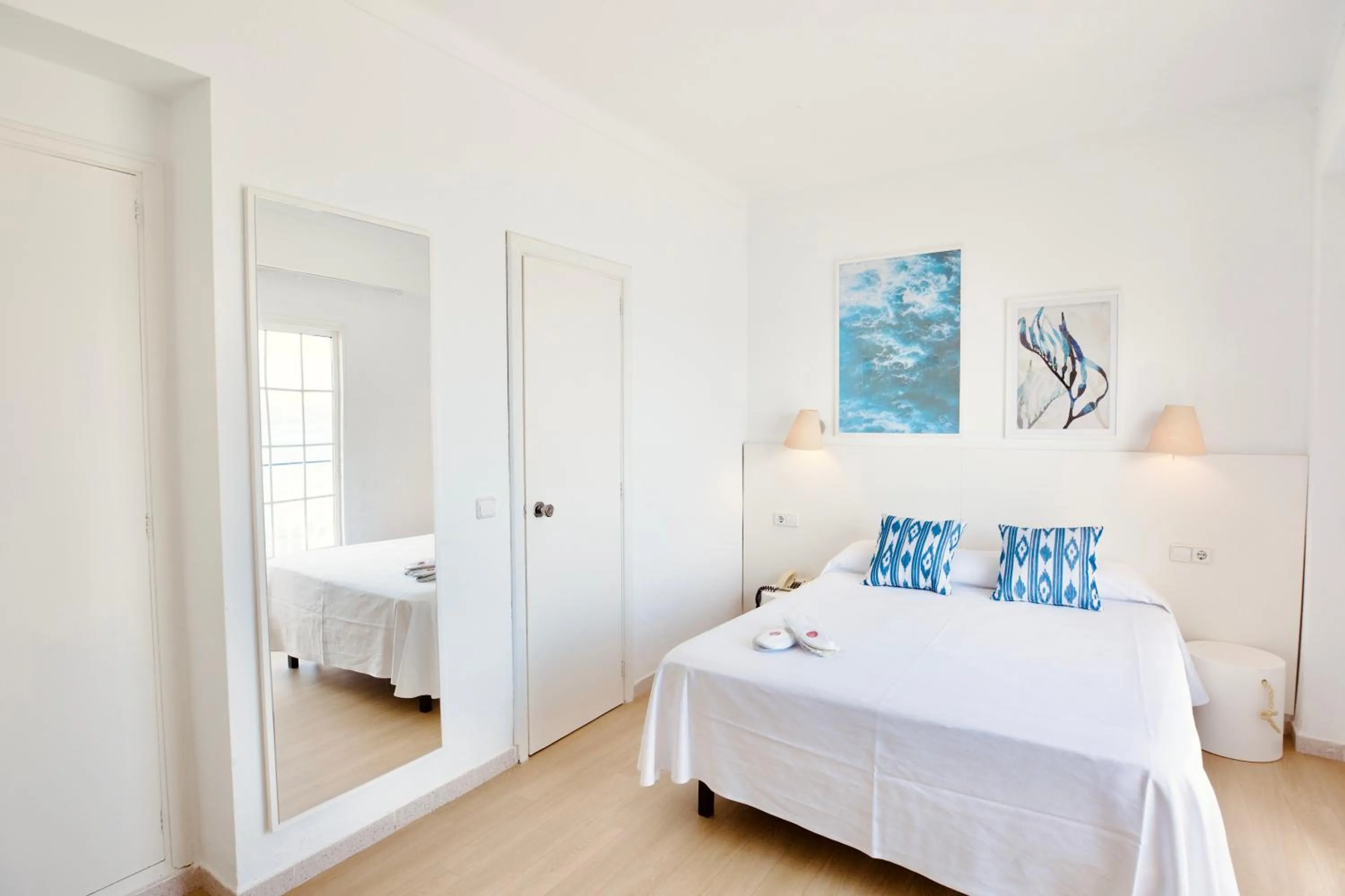 Double Room with Balcony in JS Horitzó