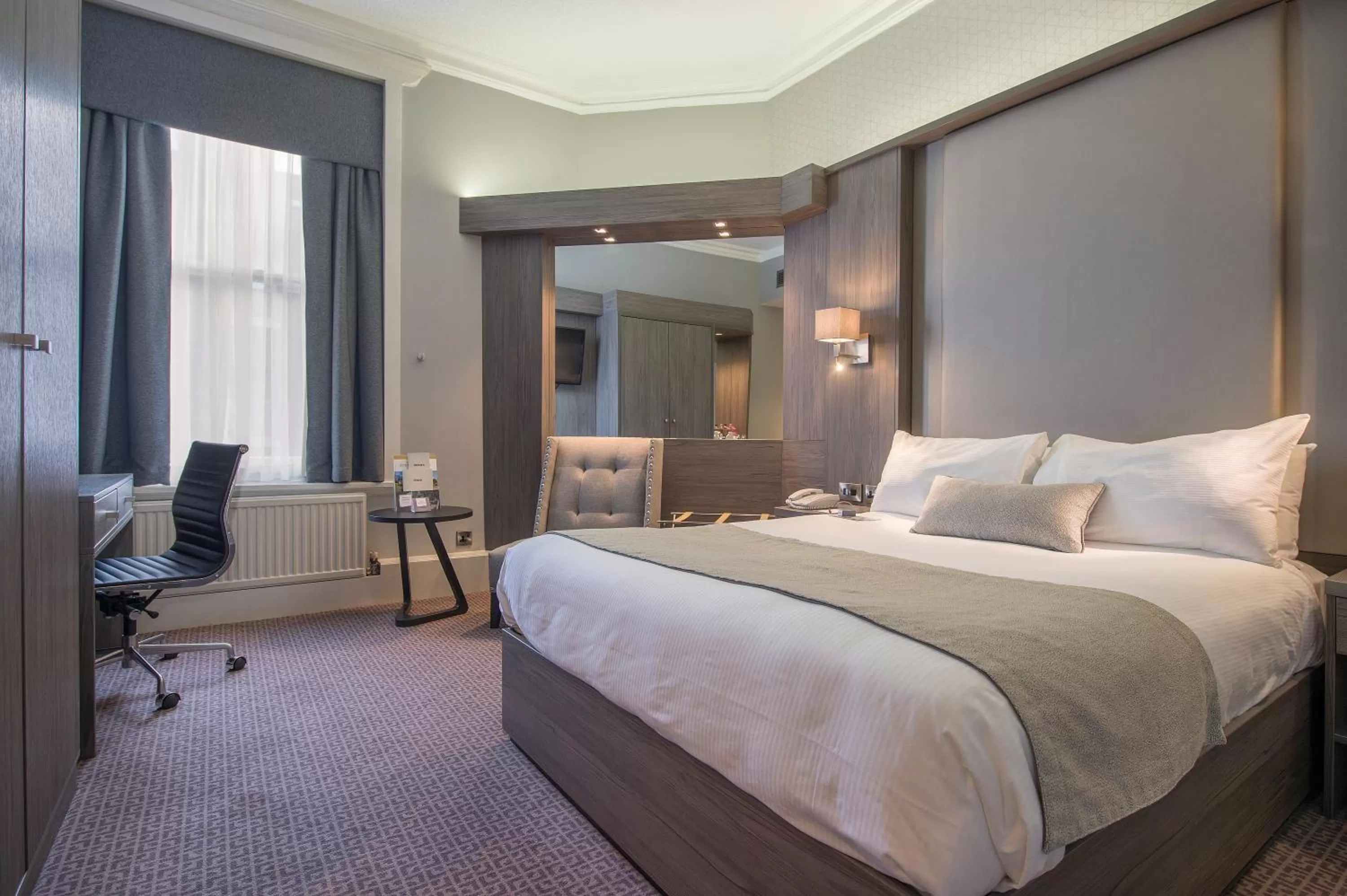Standard Queen Room in Crowne Plaza - Sheffield by IHG