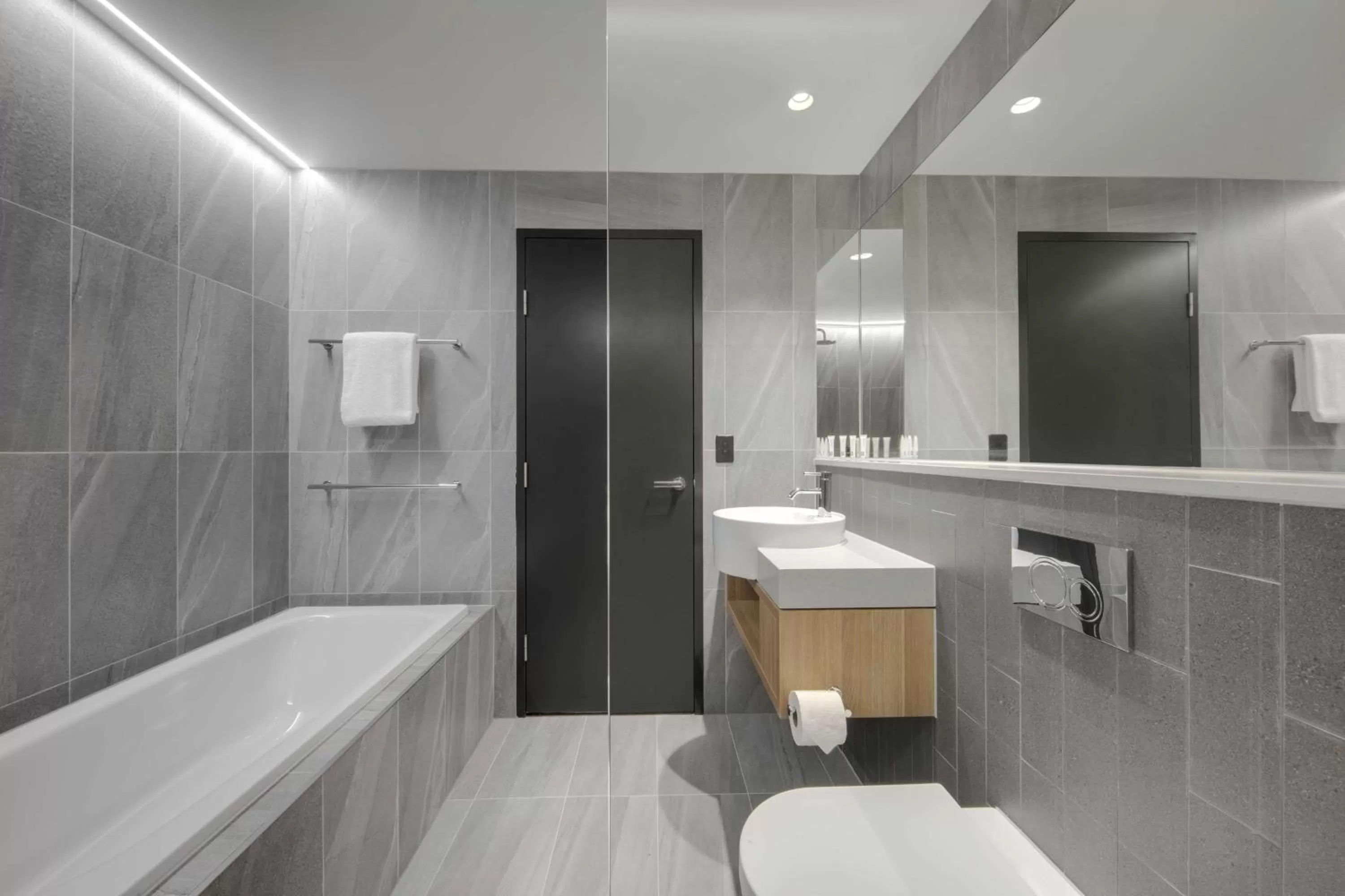 Deluxe Queen Suite in Vibe Hotel Hobart