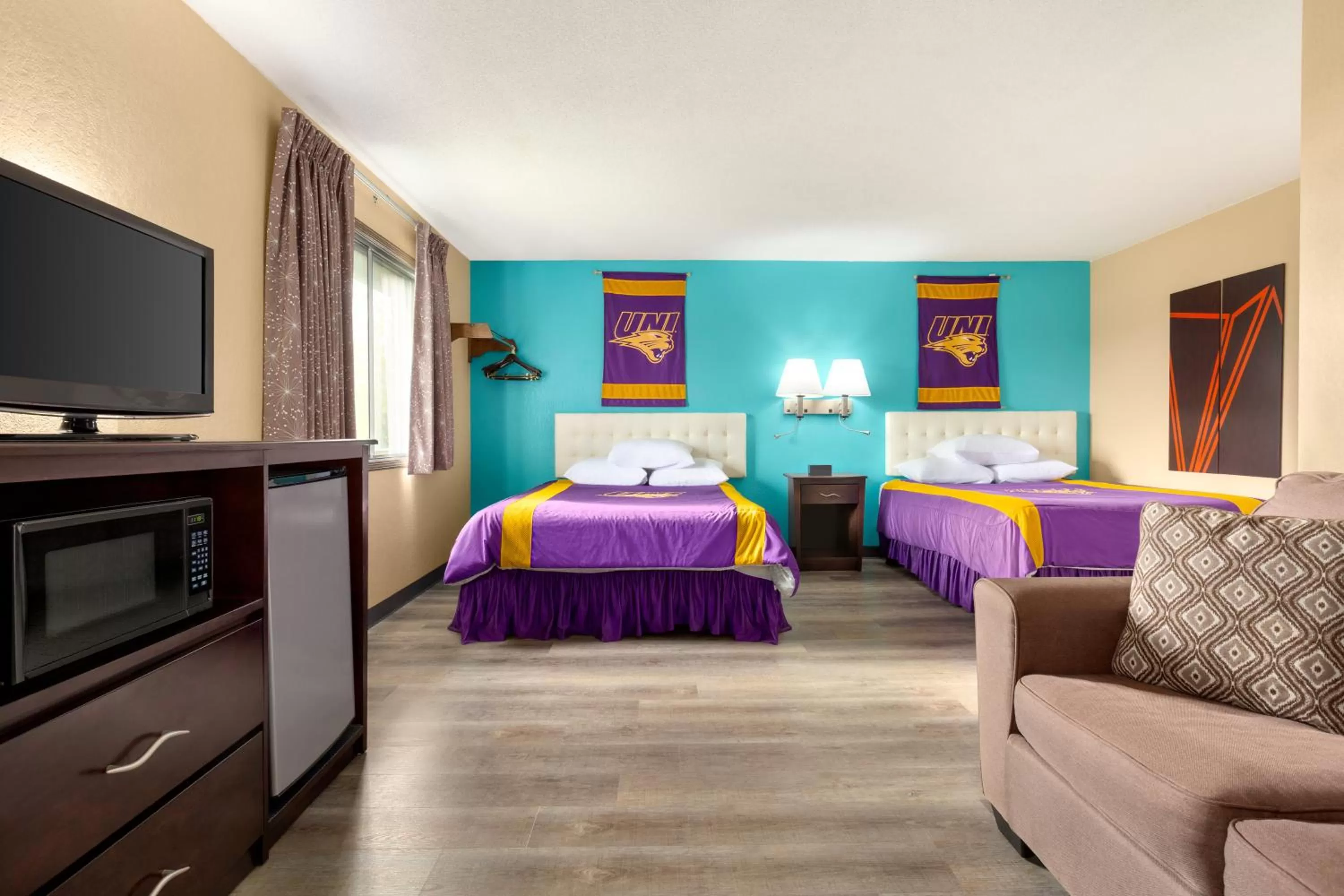 Deluxe Queen Room with Two Queen Beds - Non-Smoking in Howard Johnson by Wyndham Waterloo/Cedar Falls