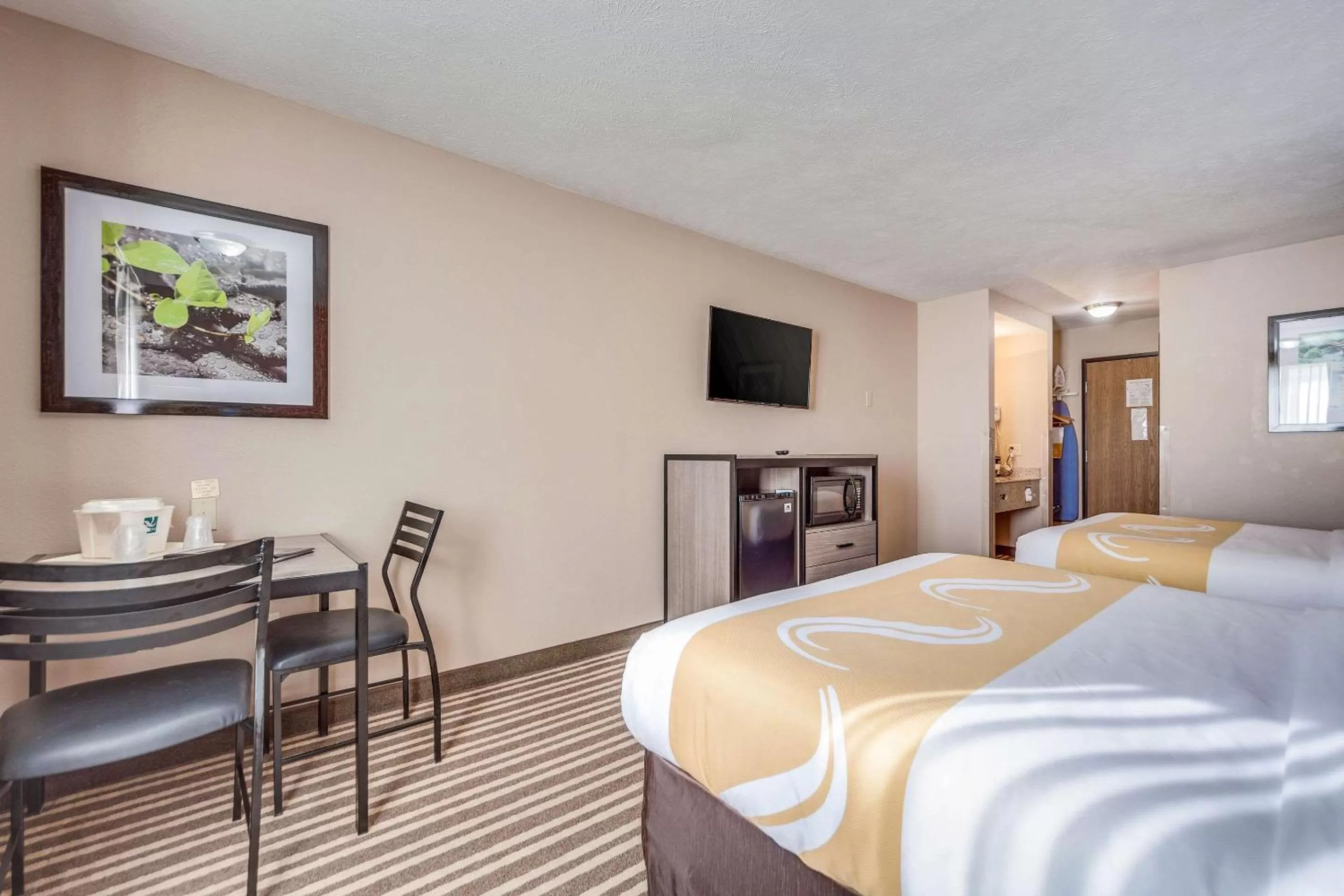 Queen Room with Two Queen Beds - Non-Smoking in Quality Inn Hastings