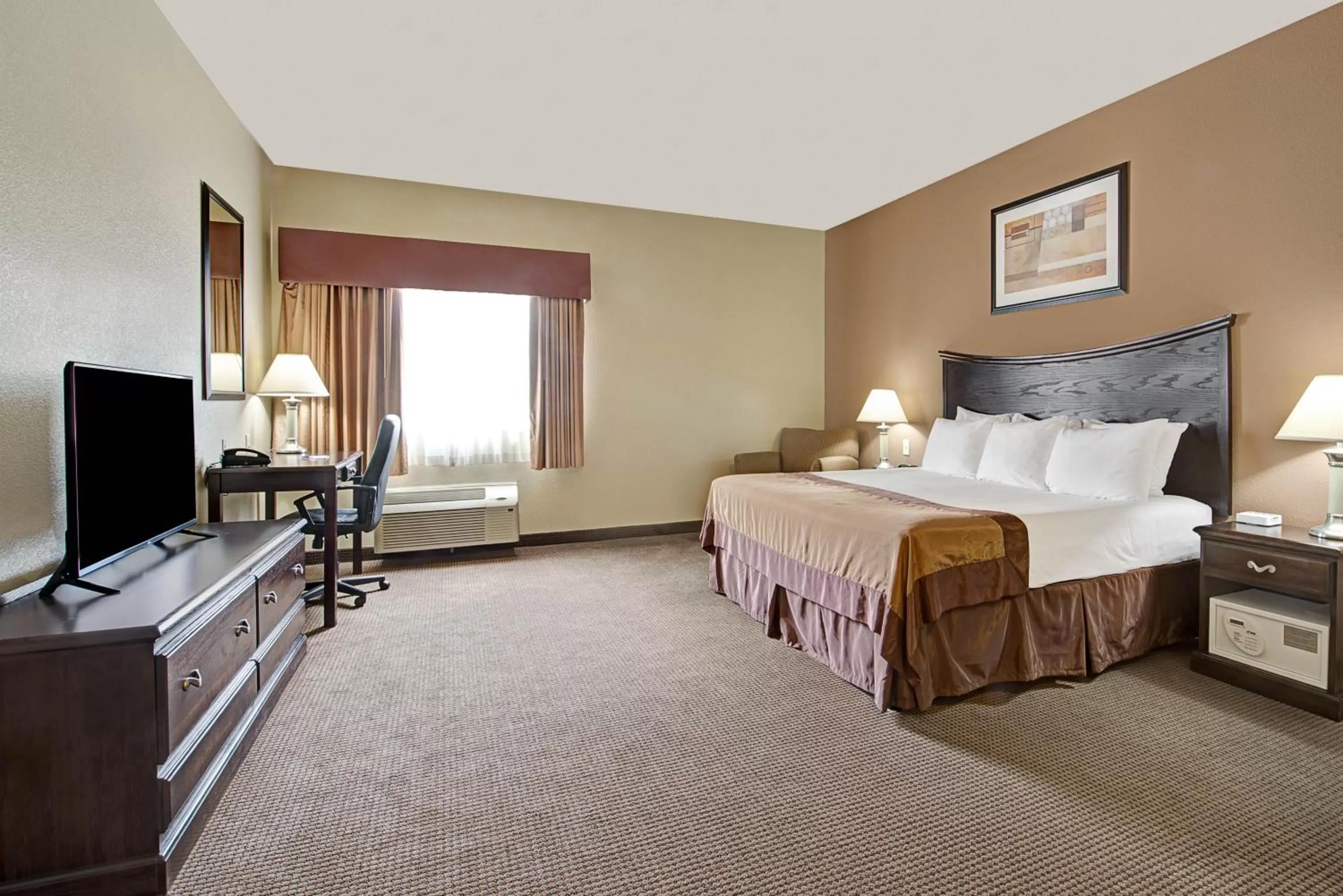 King Room - Non-Smoking in Baymont by Wyndham Decatur
