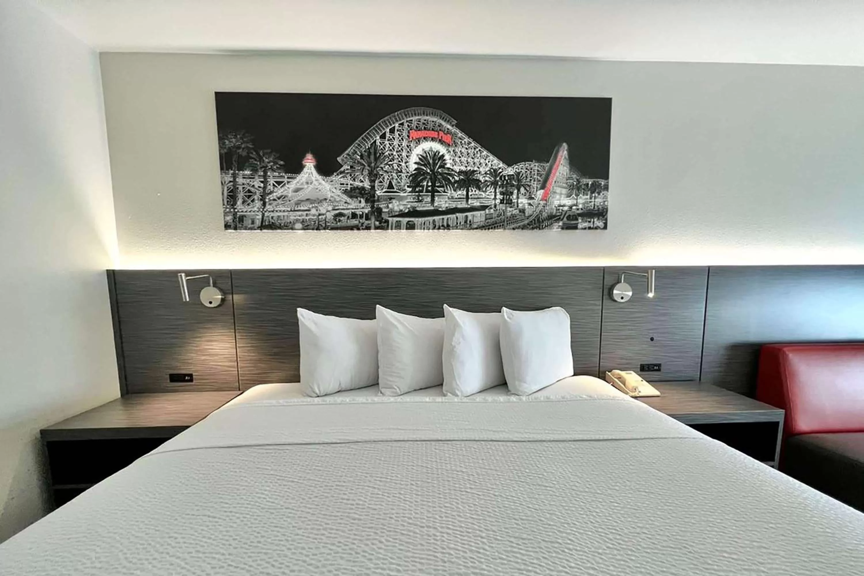 King Room with Roll-In Shower - Mobility/Hearing Accessible - Non-Smoking in Ramada by Wyndham Anaheim Convention Center