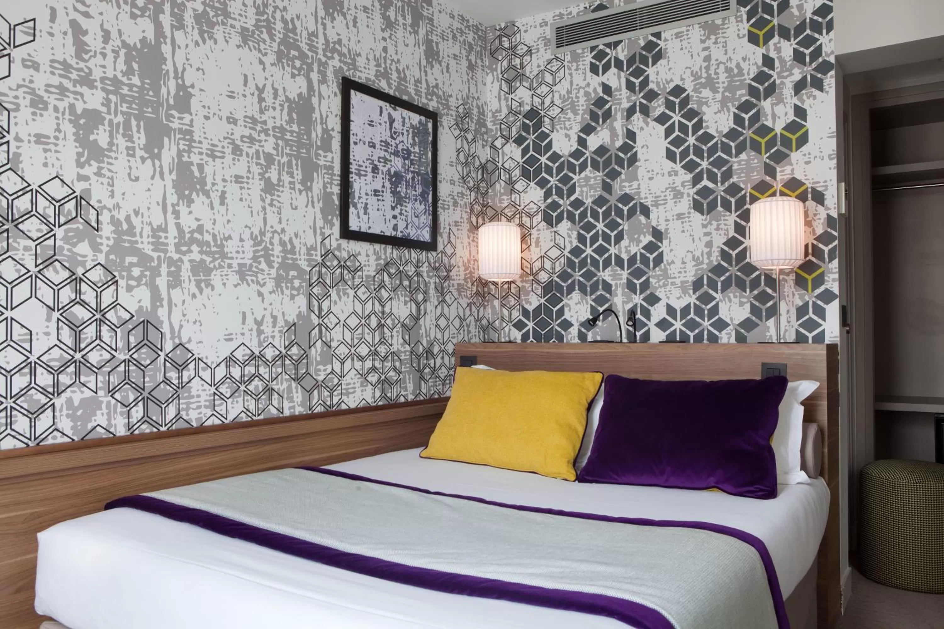 Single Room in Hotel des Nations Saint Germain