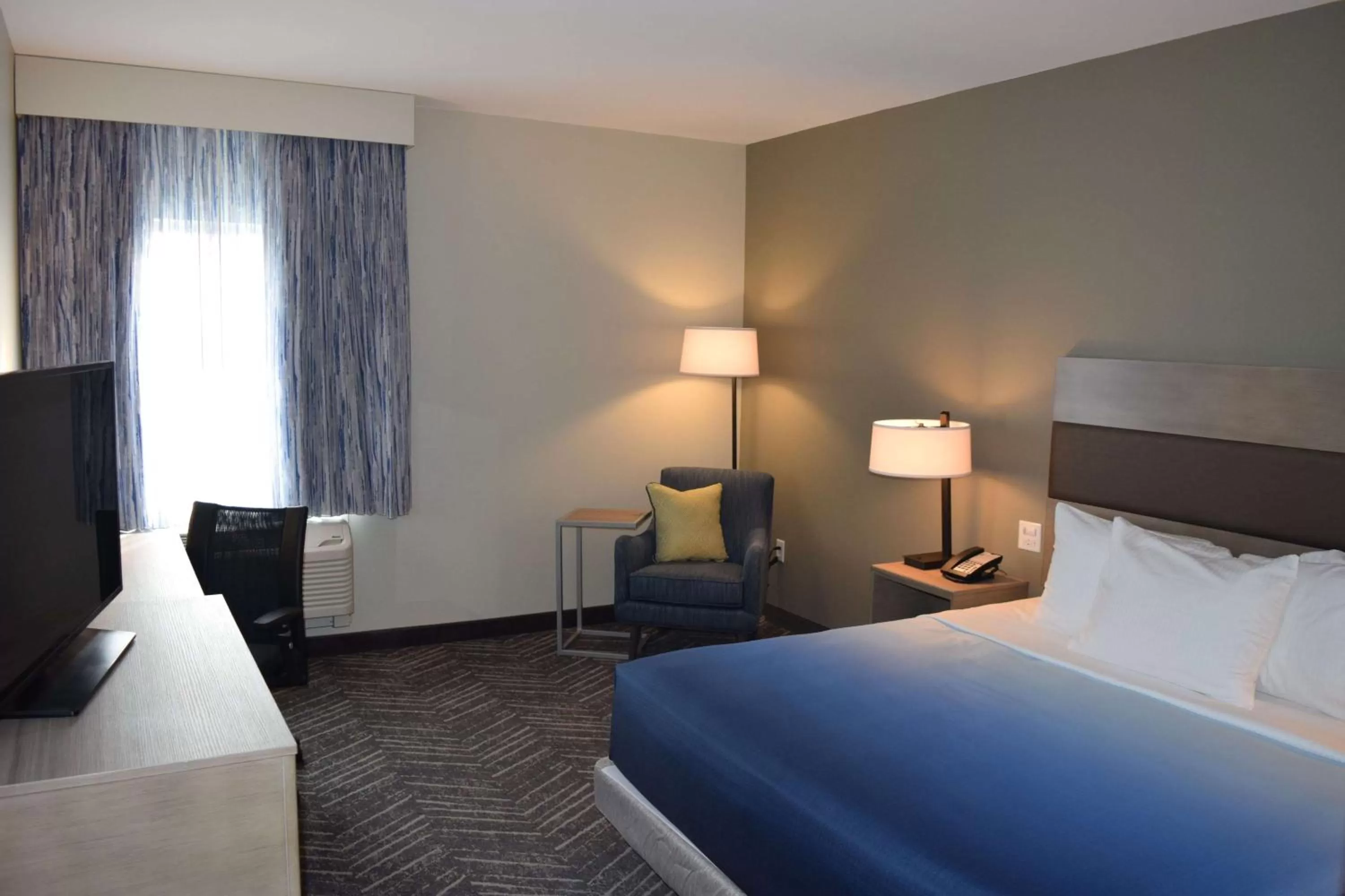 King Room - Non-Smoking in La Quinta Inn & Suites by Wyndham Middletown-Goshen