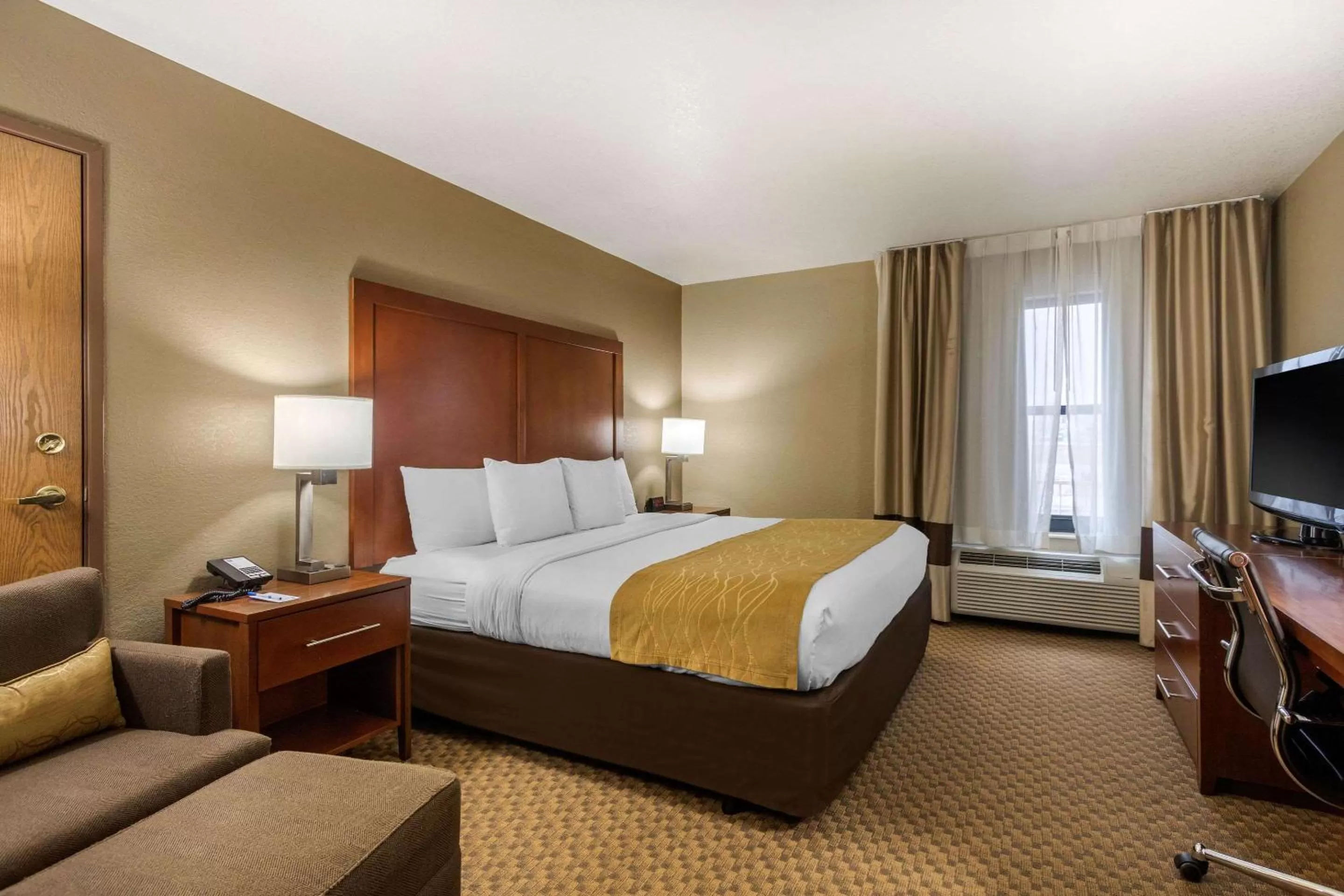 King Room - Disability Access/Non-Smoking/1st Floor in Comfort Inn & Suites Springfield I-44