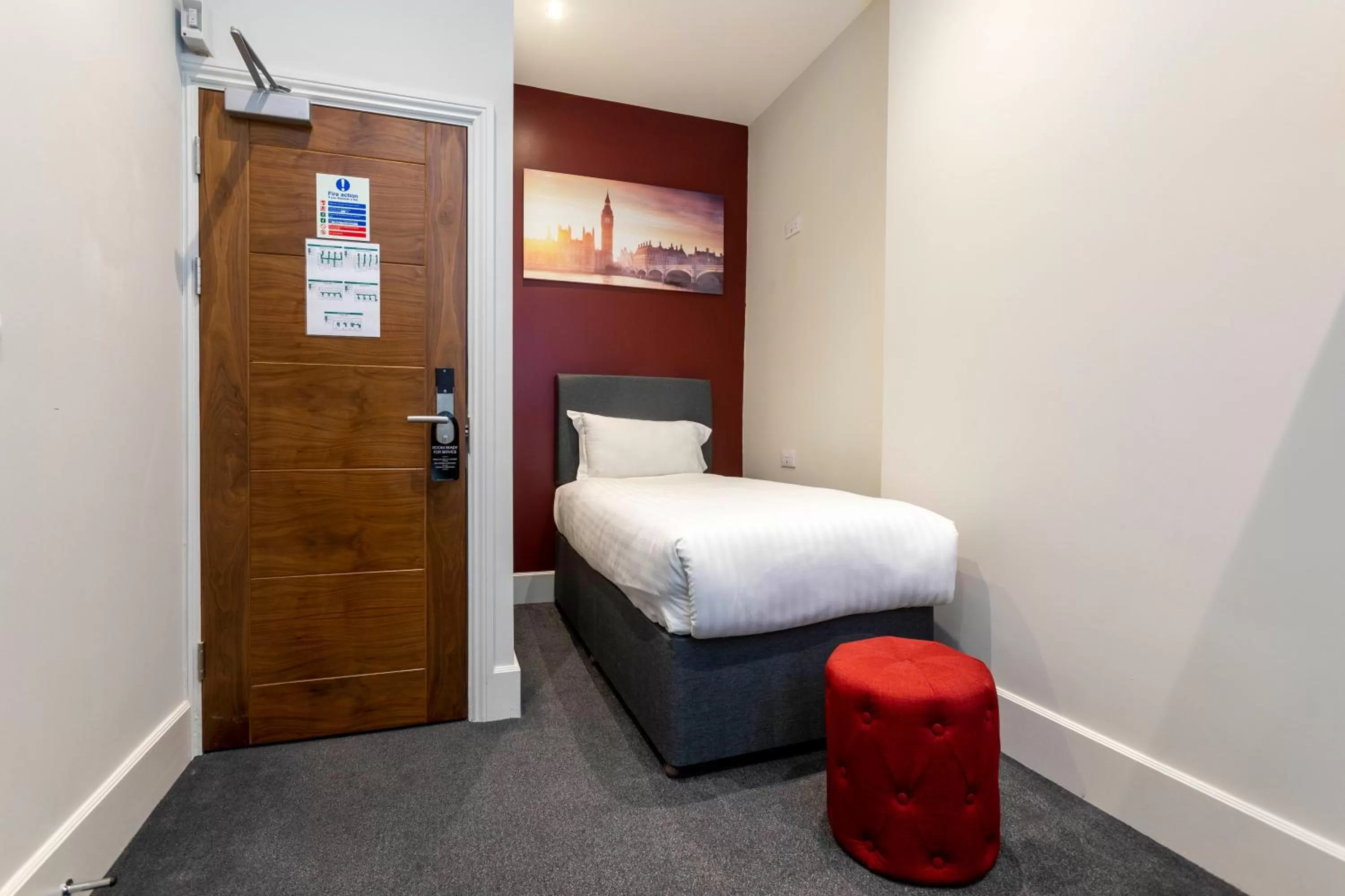 Standard Single Room in Royal Park Hotel