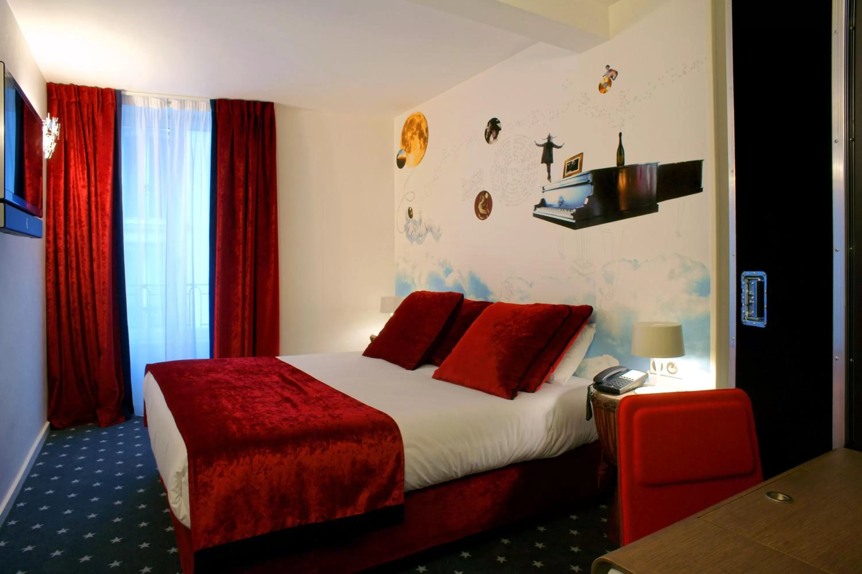 Classic Double Room with Turkish Bath Offered in Hôtel du Triangle d'Or
