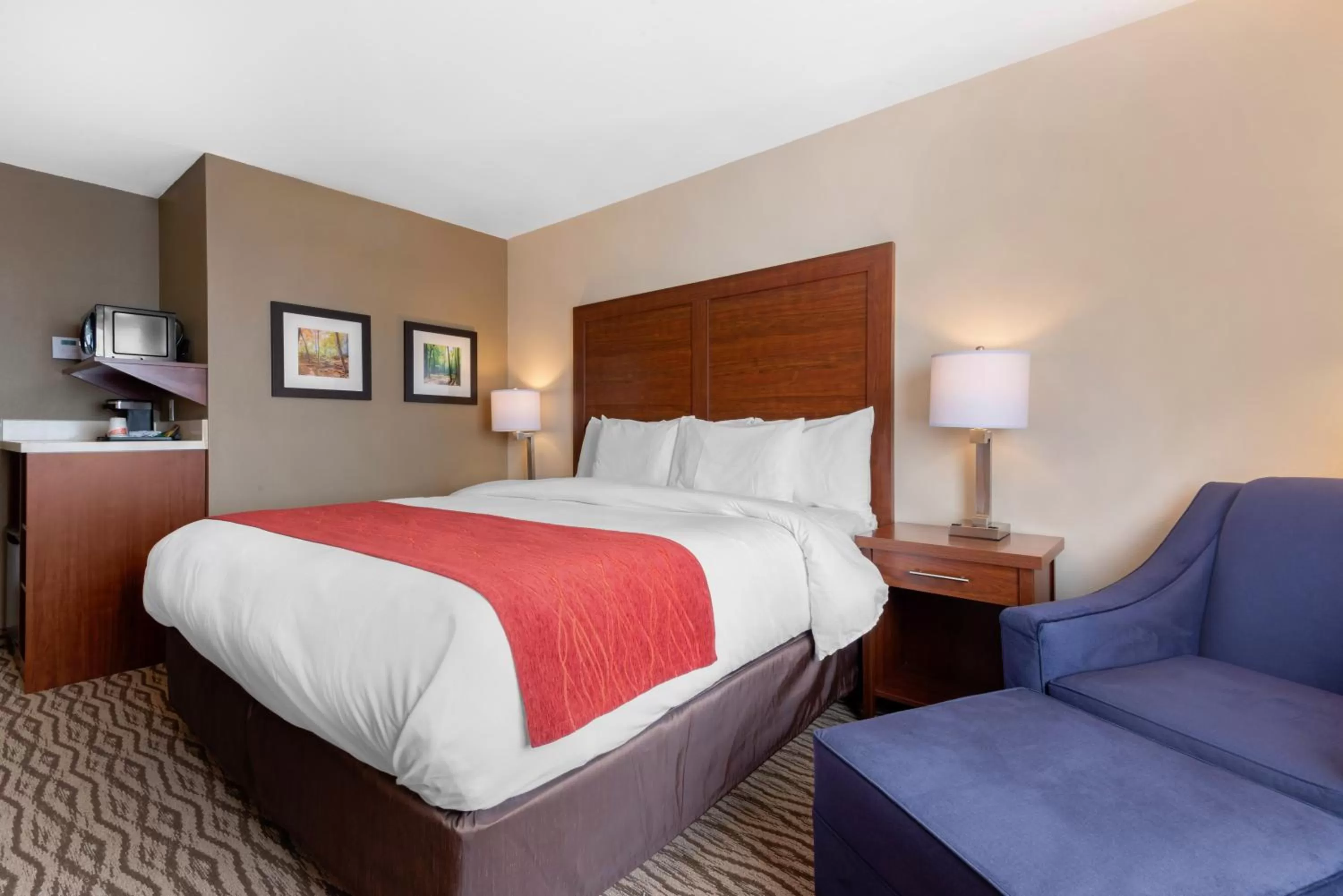 King Suite with Sofa Bed in Comfort Inn & Suites