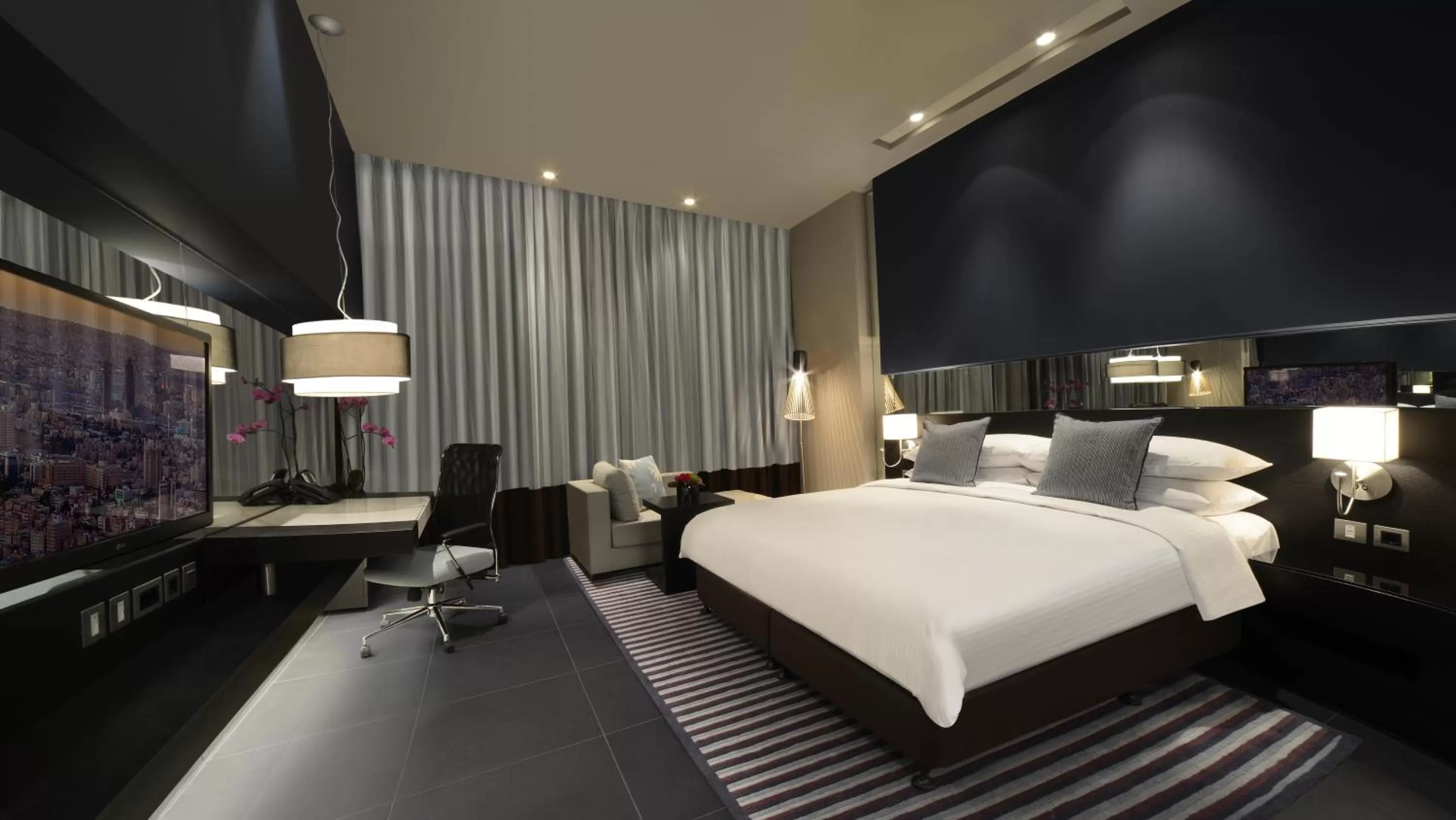 Spacious Studio - King Bed in The Abdali Boulevard Hotel