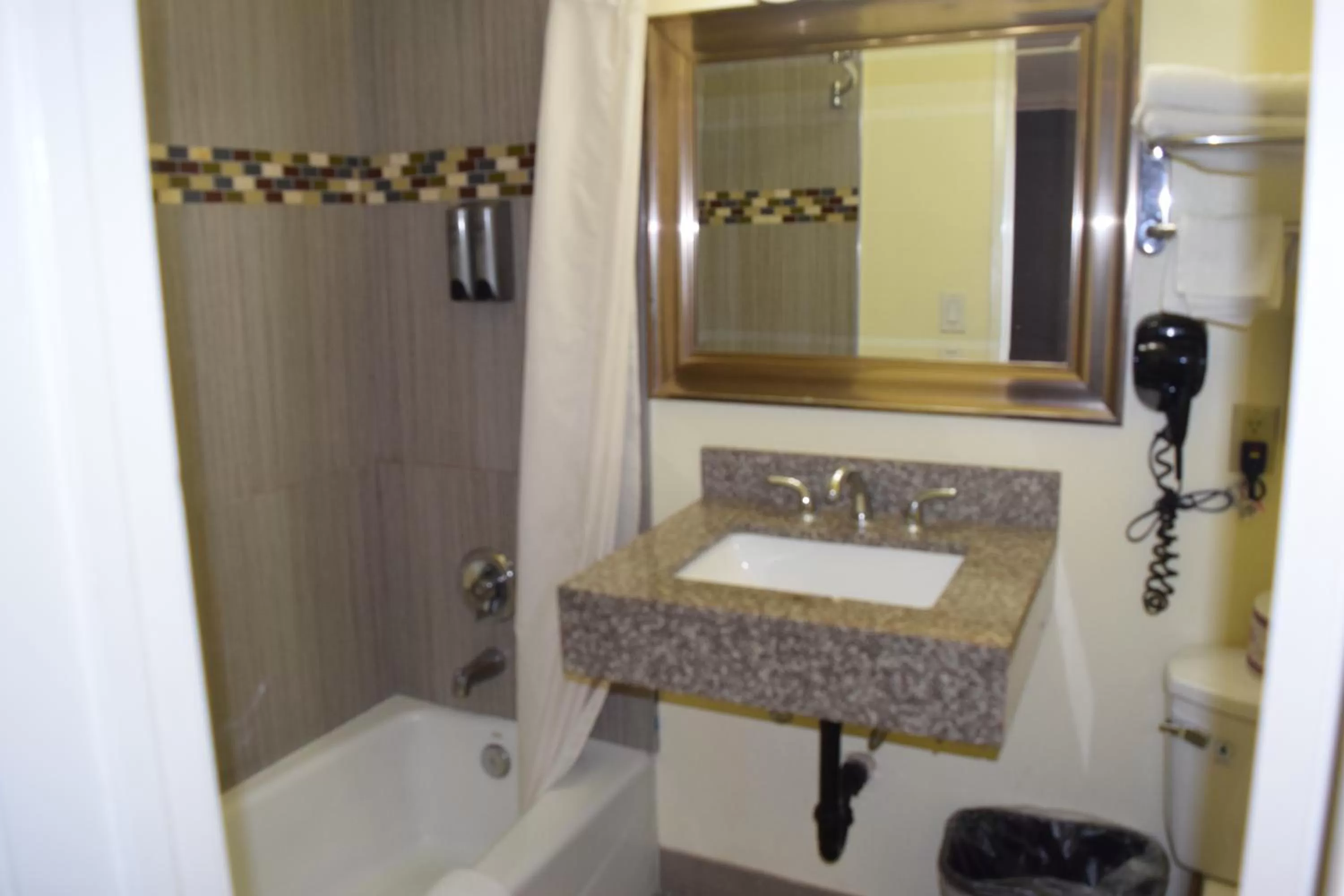 Queen Room with Two Queen Beds in Deluxe Inn Hawthorne/ LAX