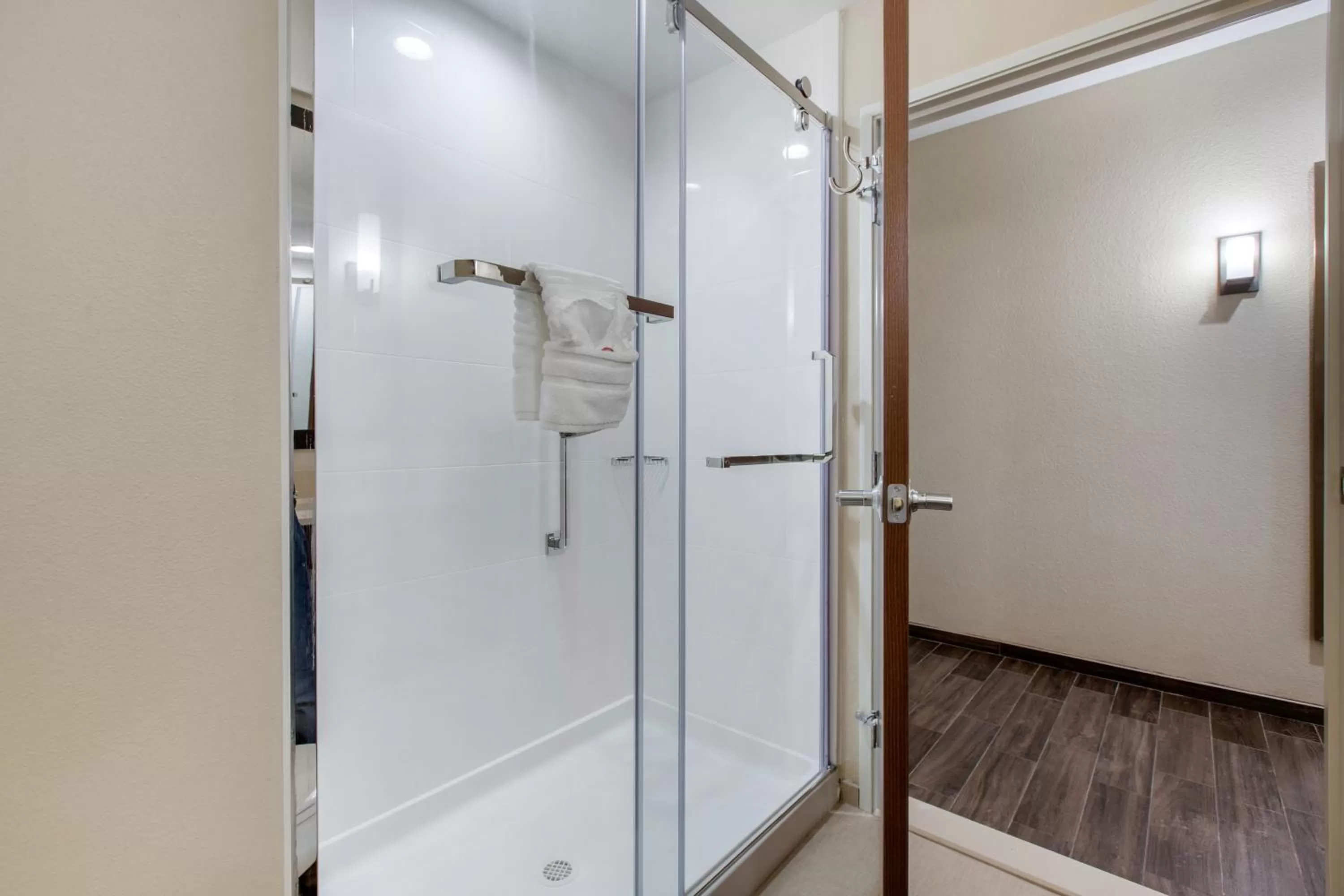 King Suite with  Roll-in-Shower - Accessible/Non-Smoking in Comfort Suites - South Austin