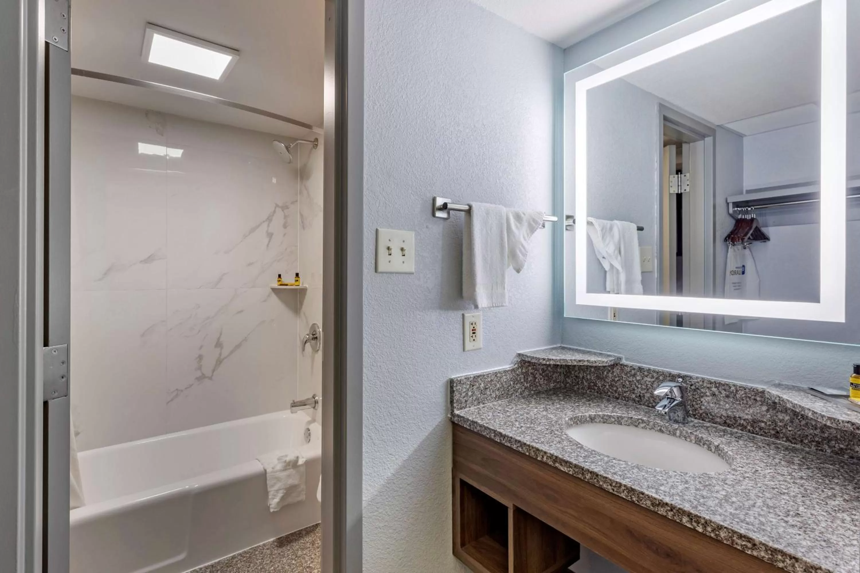 Queen Suite - Non-Smoking in Best Western Plus St. Louis West-Westport