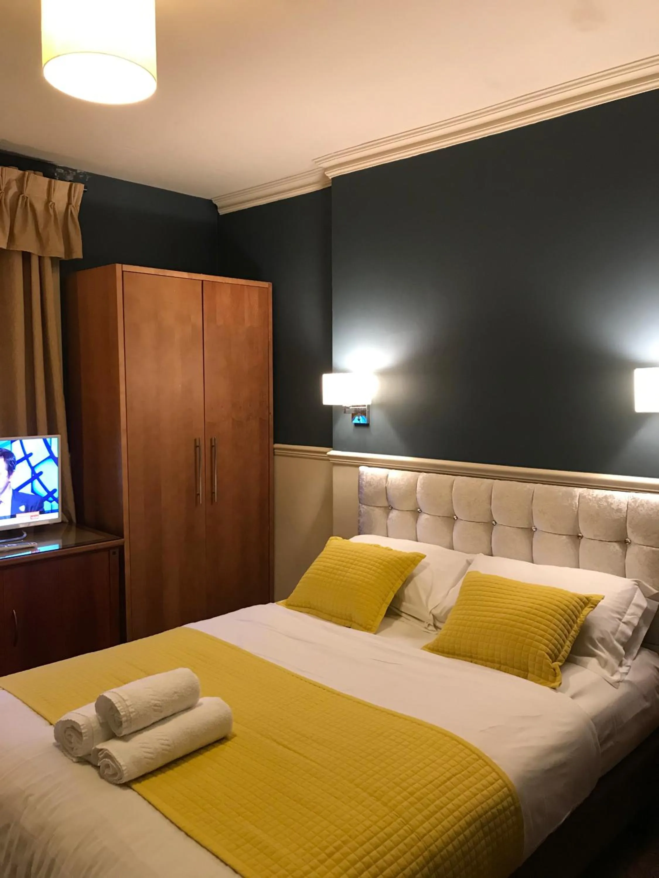 Deluxe Triple Room in Eurobar & Hotel