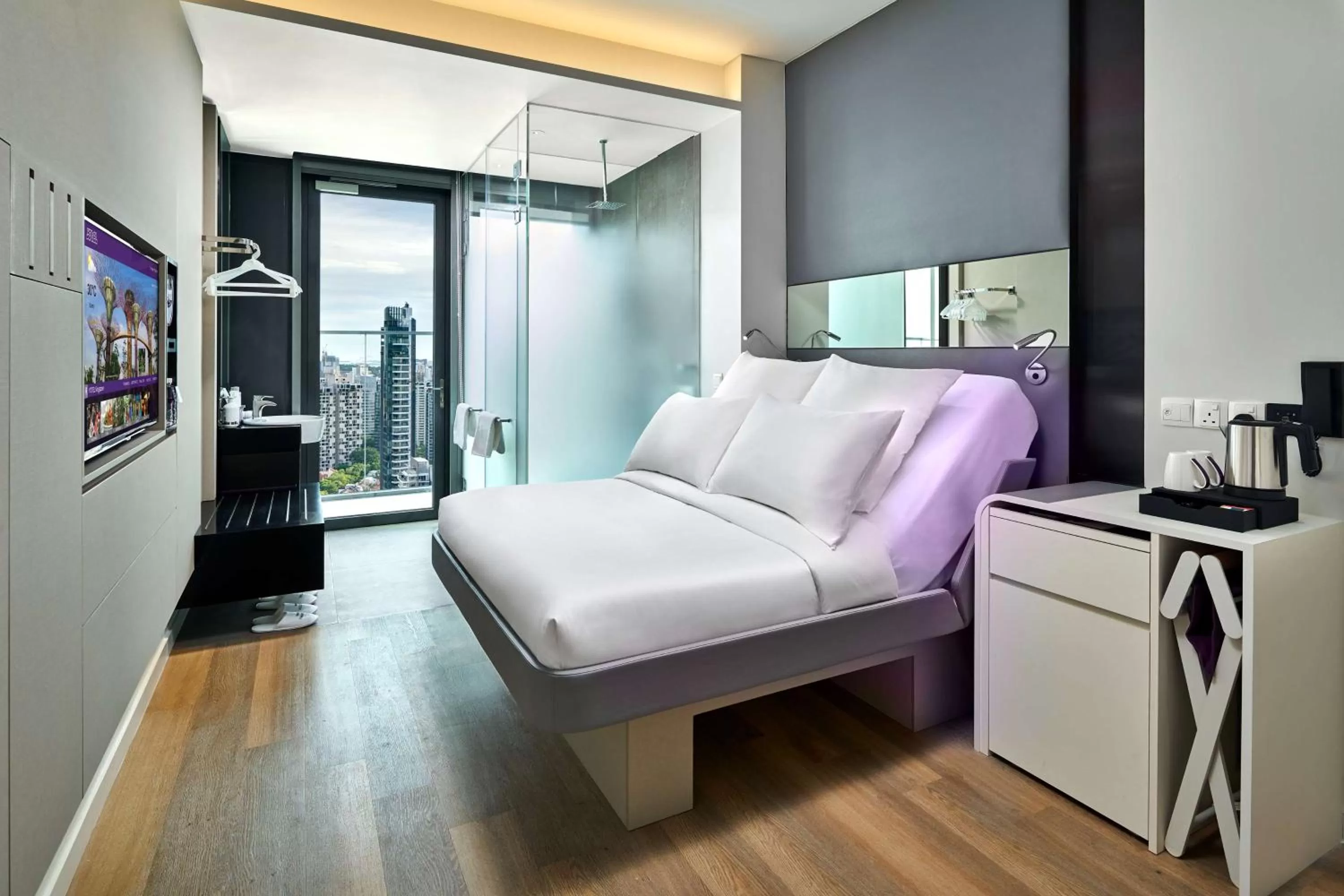 First Class Queen in YOTEL Singapore Orchard Road