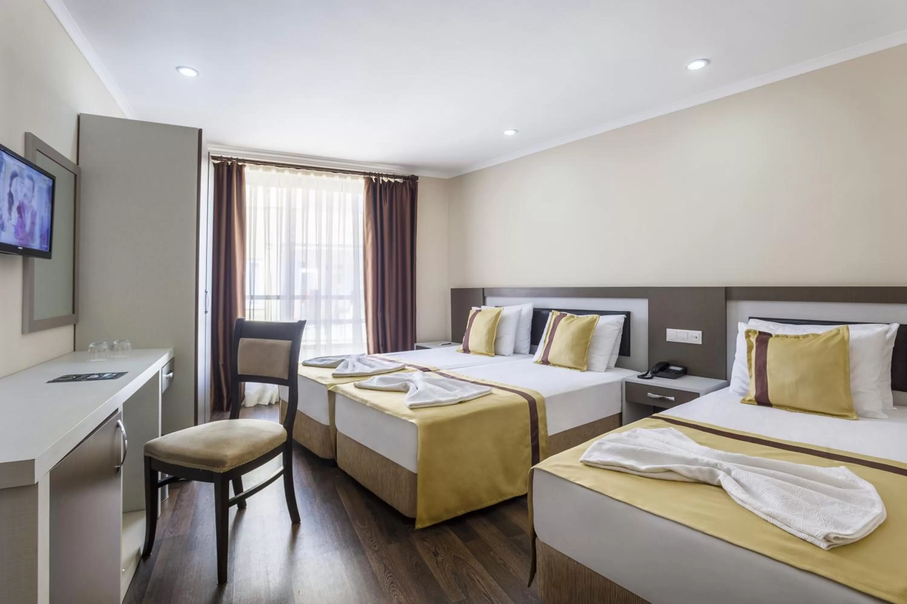 Deluxe Triple Room in Ayhan Hotel