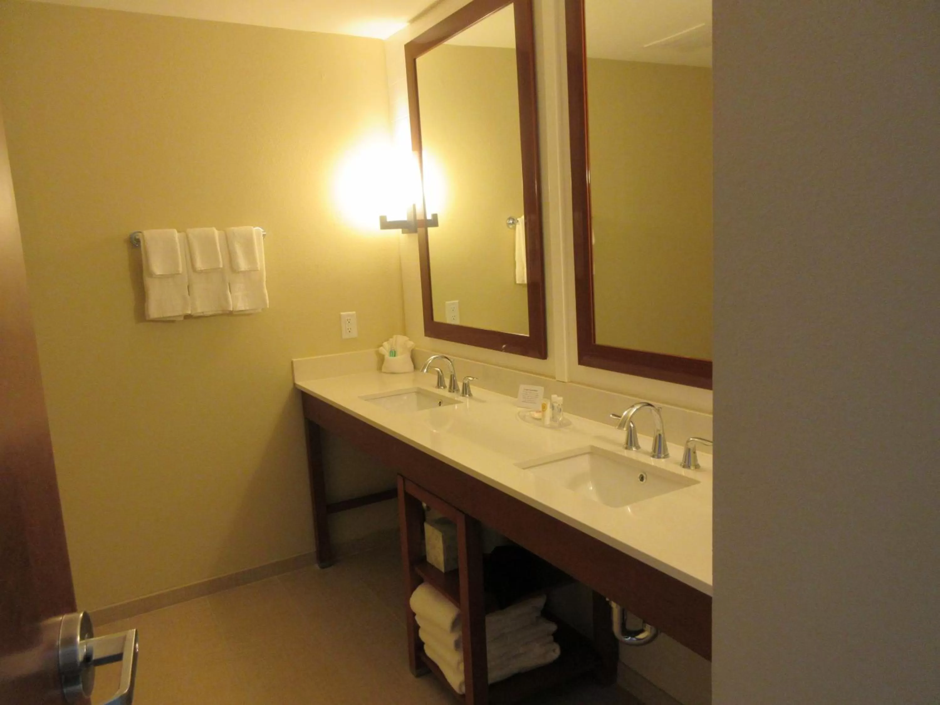 Queen Room with Two Queen Beds with Accessible Tub - Accessible/Non Smoking in Comfort Suites