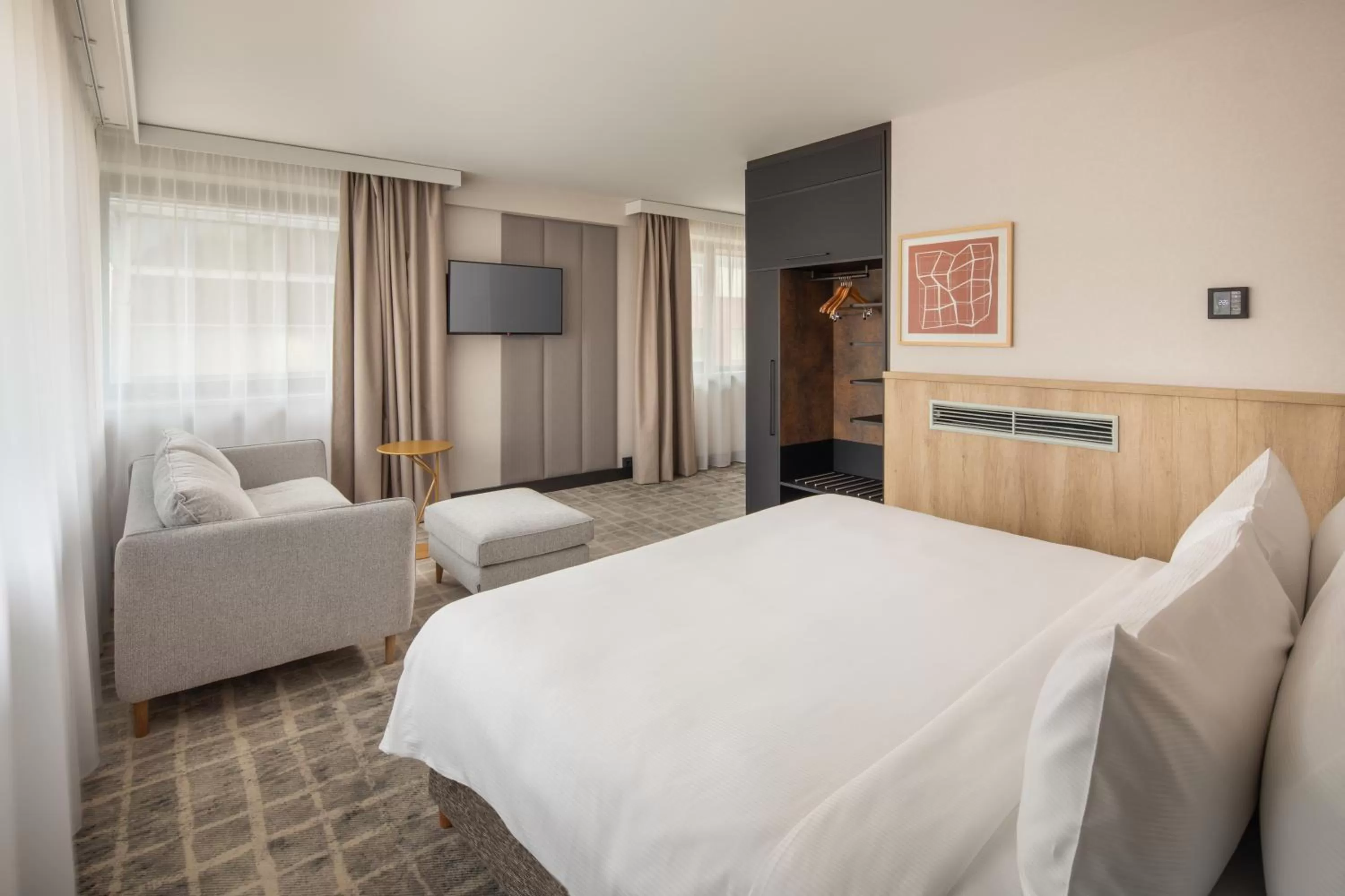 King Bed Junior Suite with Seating Area in Crowne Plaza Budapest by IHG