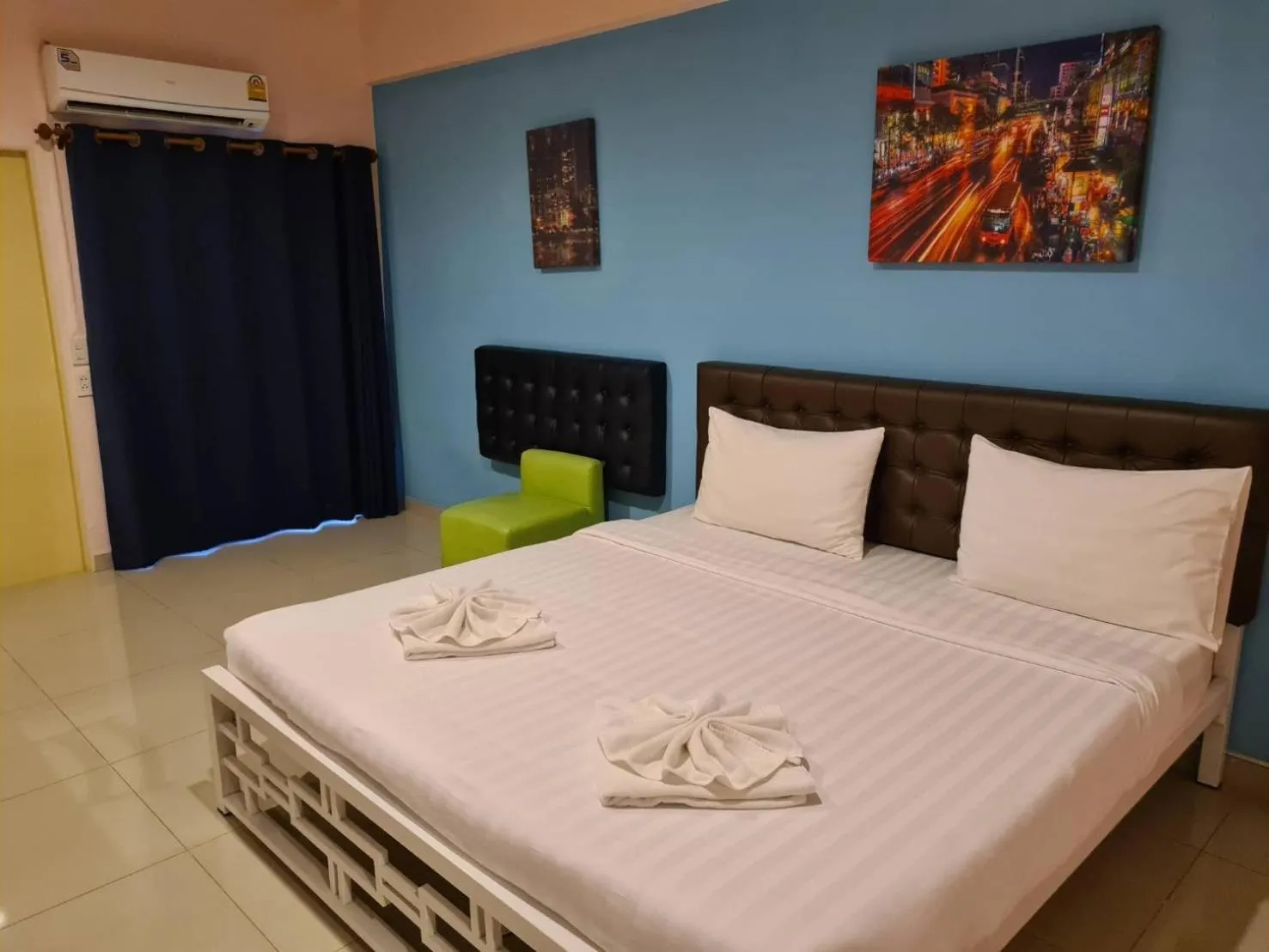 Standard King Room in 2Bedtel