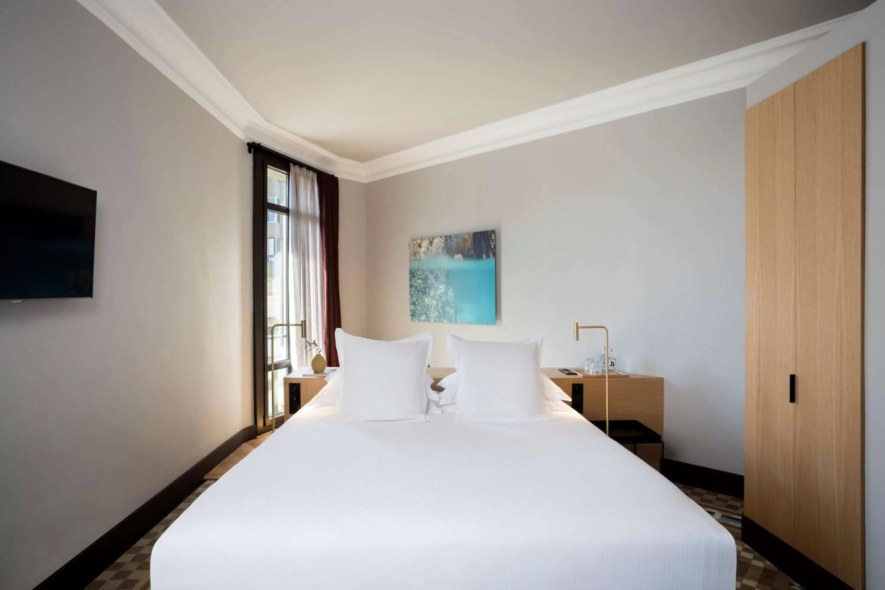 Modernist Premium King Room in Alexandra Barcelona Hotel, Curio Collection by Hilton