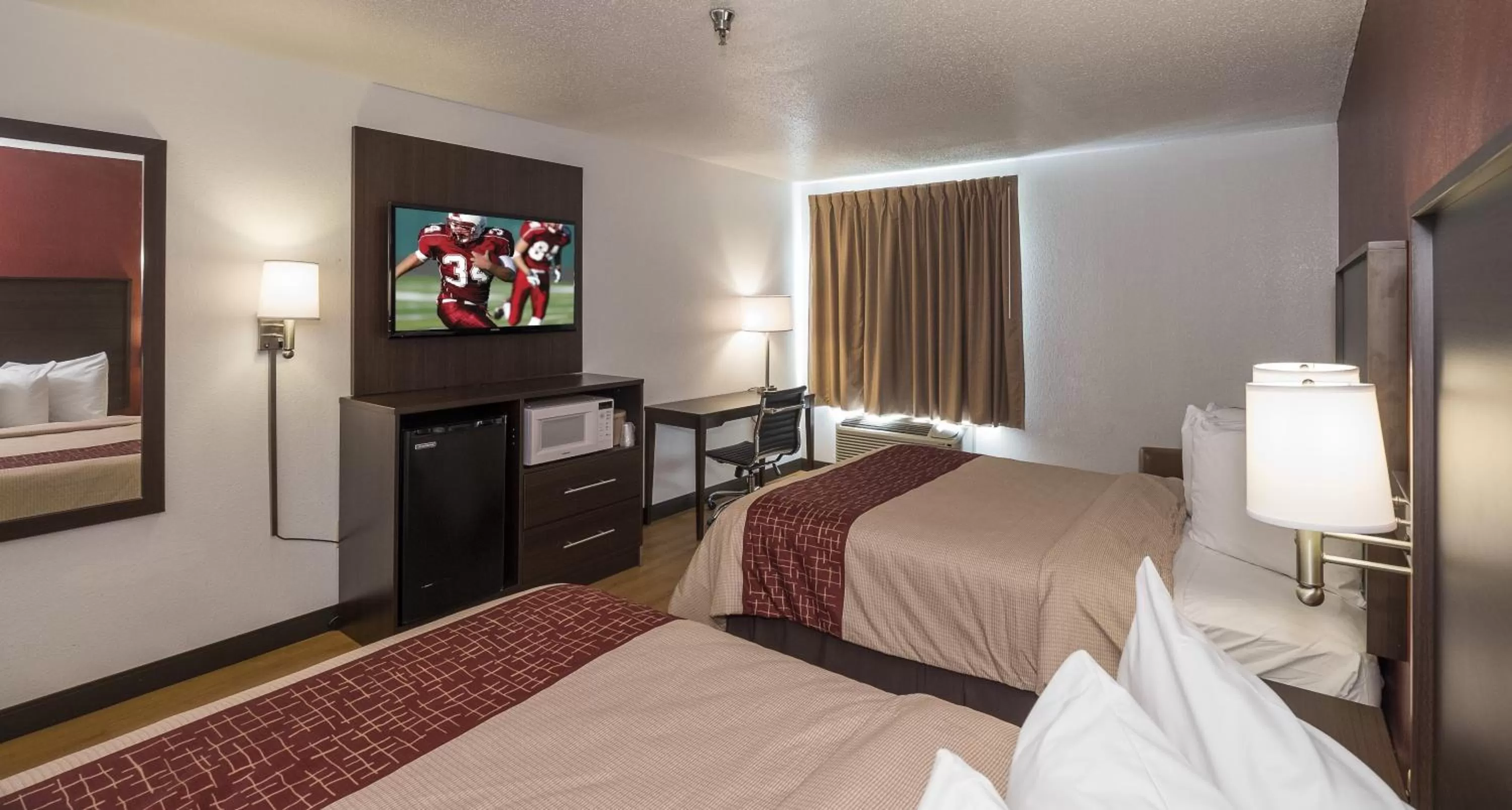 Deluxe Double Room with Two Double Beds Smoking in Red Roof Inn Columbus - Hebron