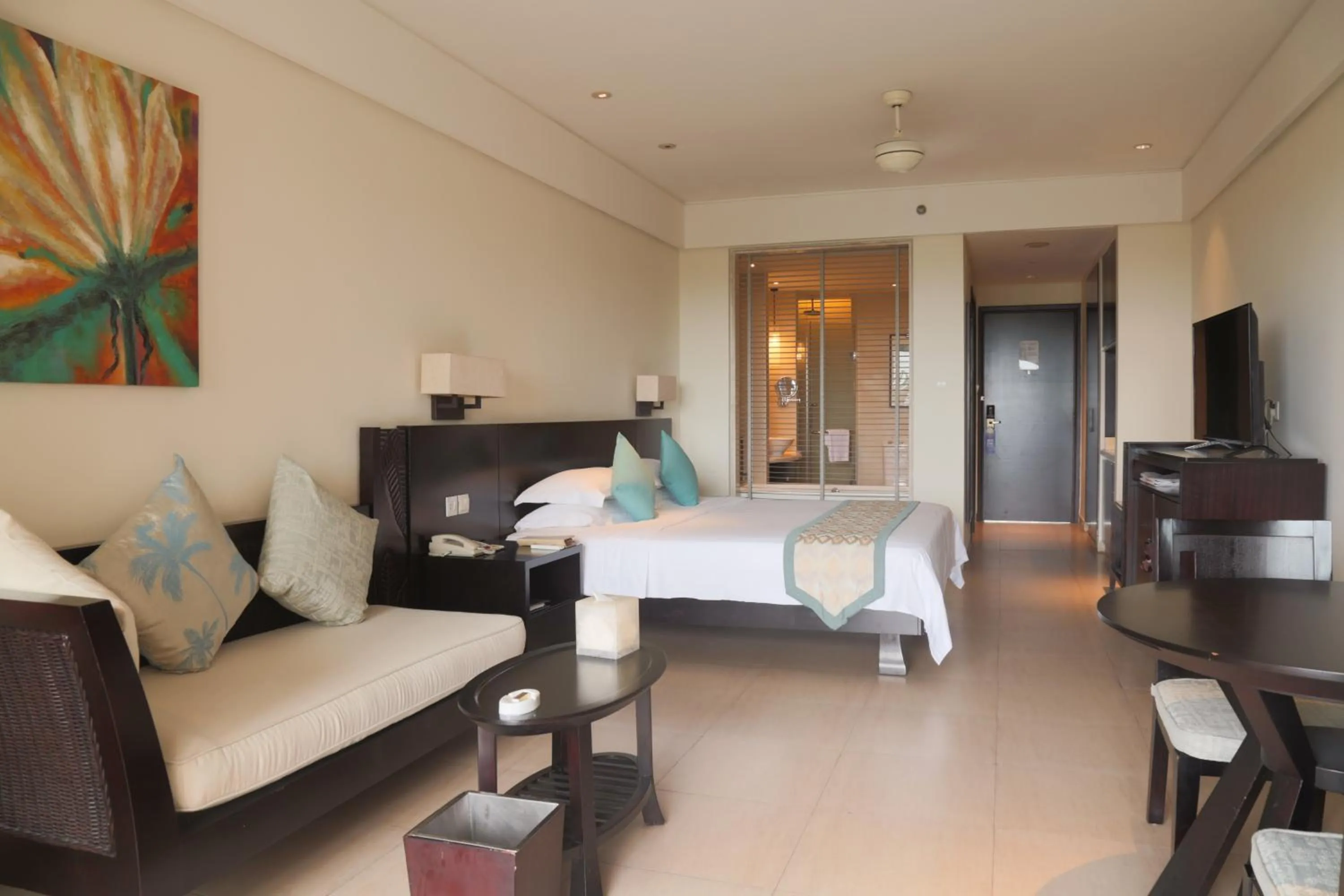 King Room with Garden and Sea View in Howard Johnson Resort Sanya Bay