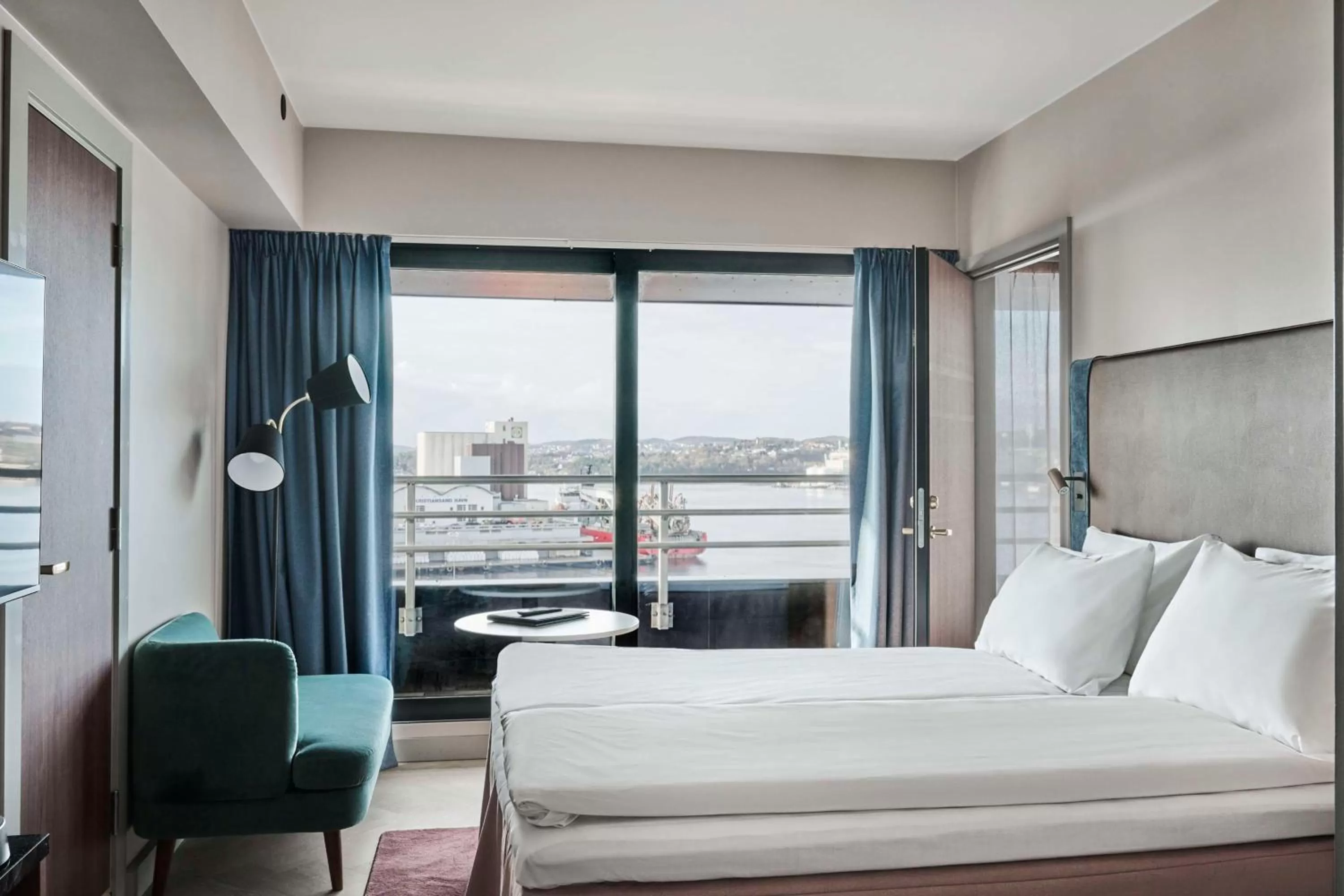 Superior Room with Balcony and Street View in Radisson Blu Caledonien Hotel, Kristiansand