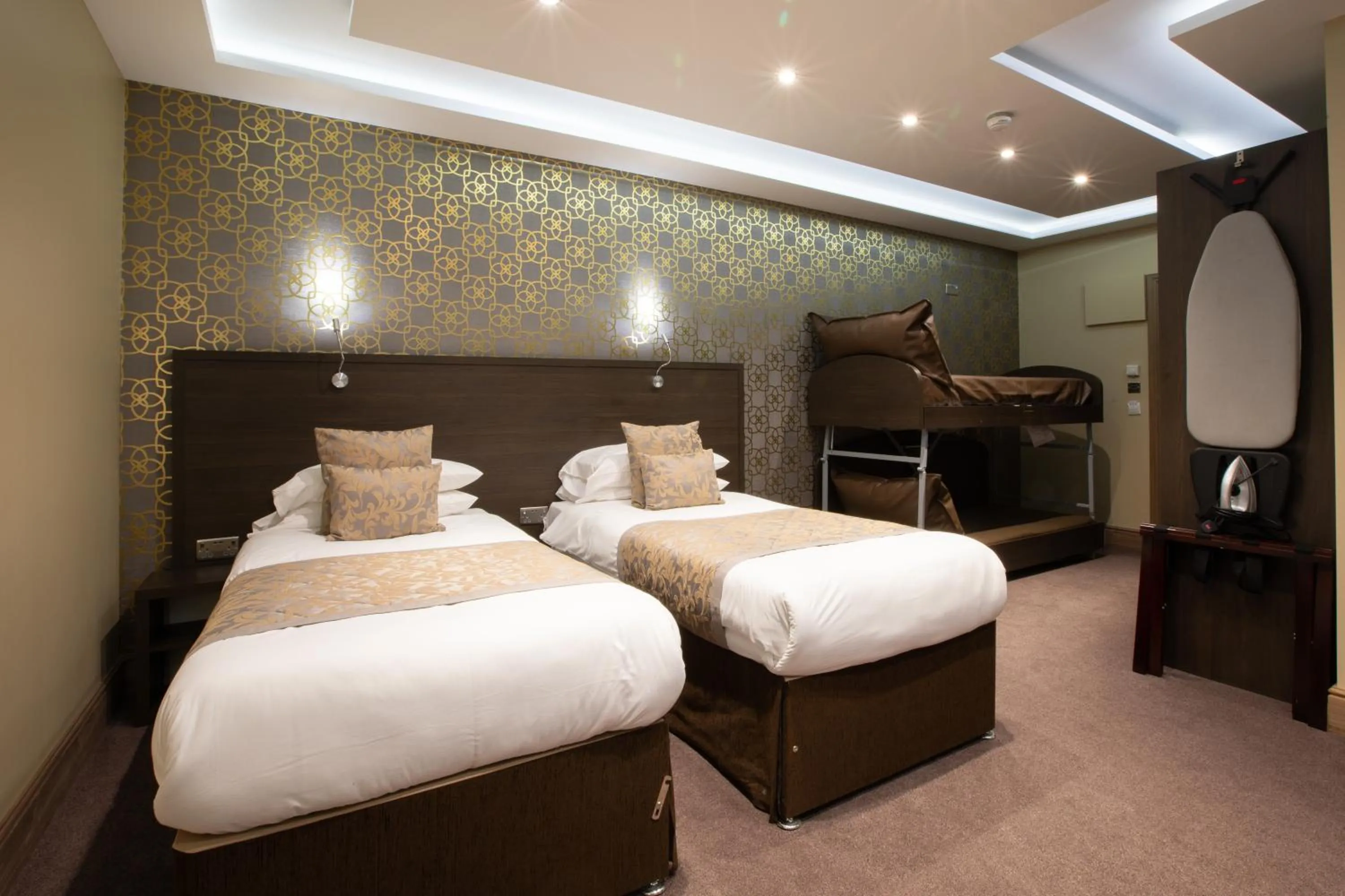 Superior Studio in Grainger Apartments