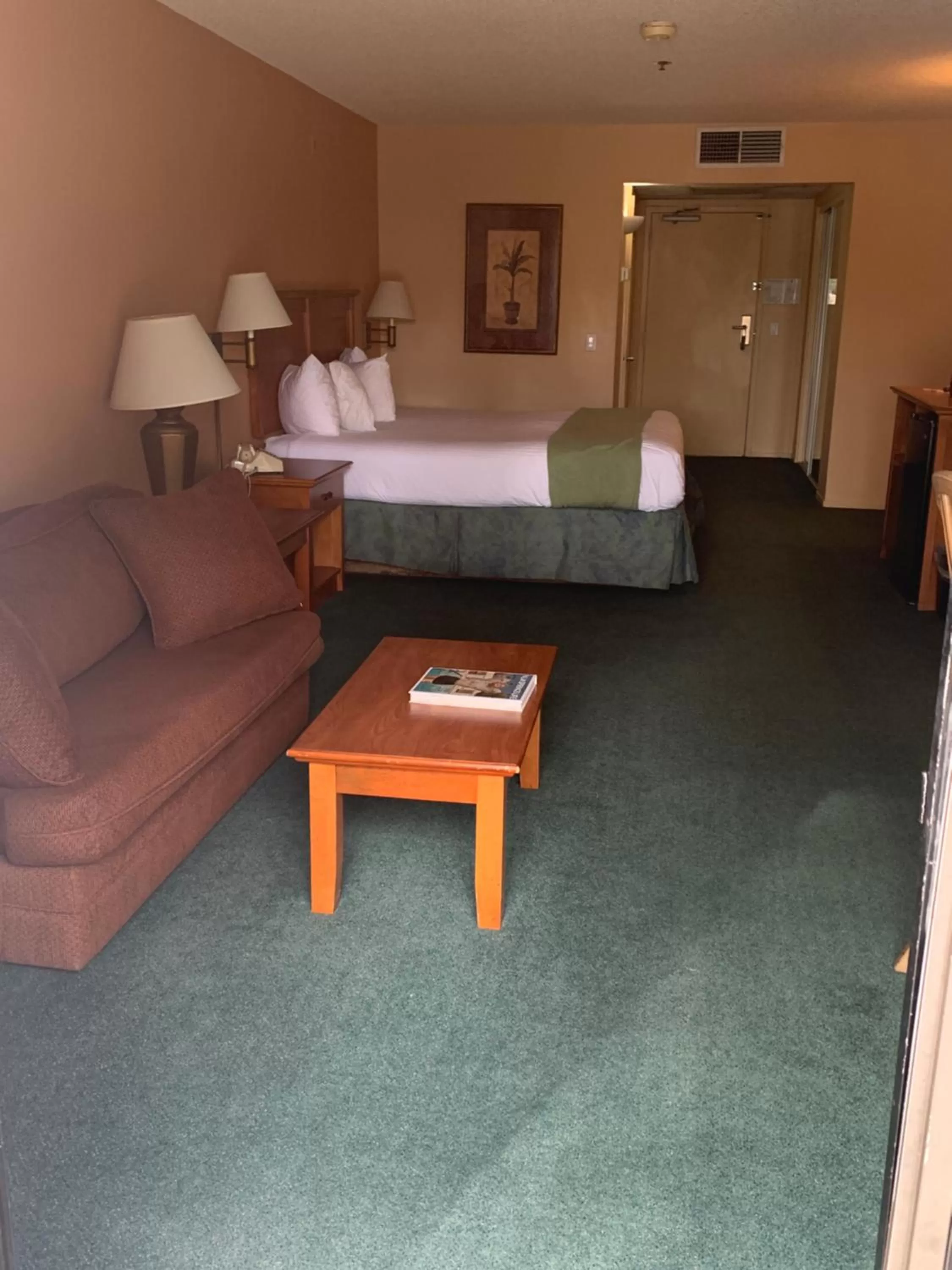 King Poolside - 1st Floor in Miracle Springs Resort and Spa