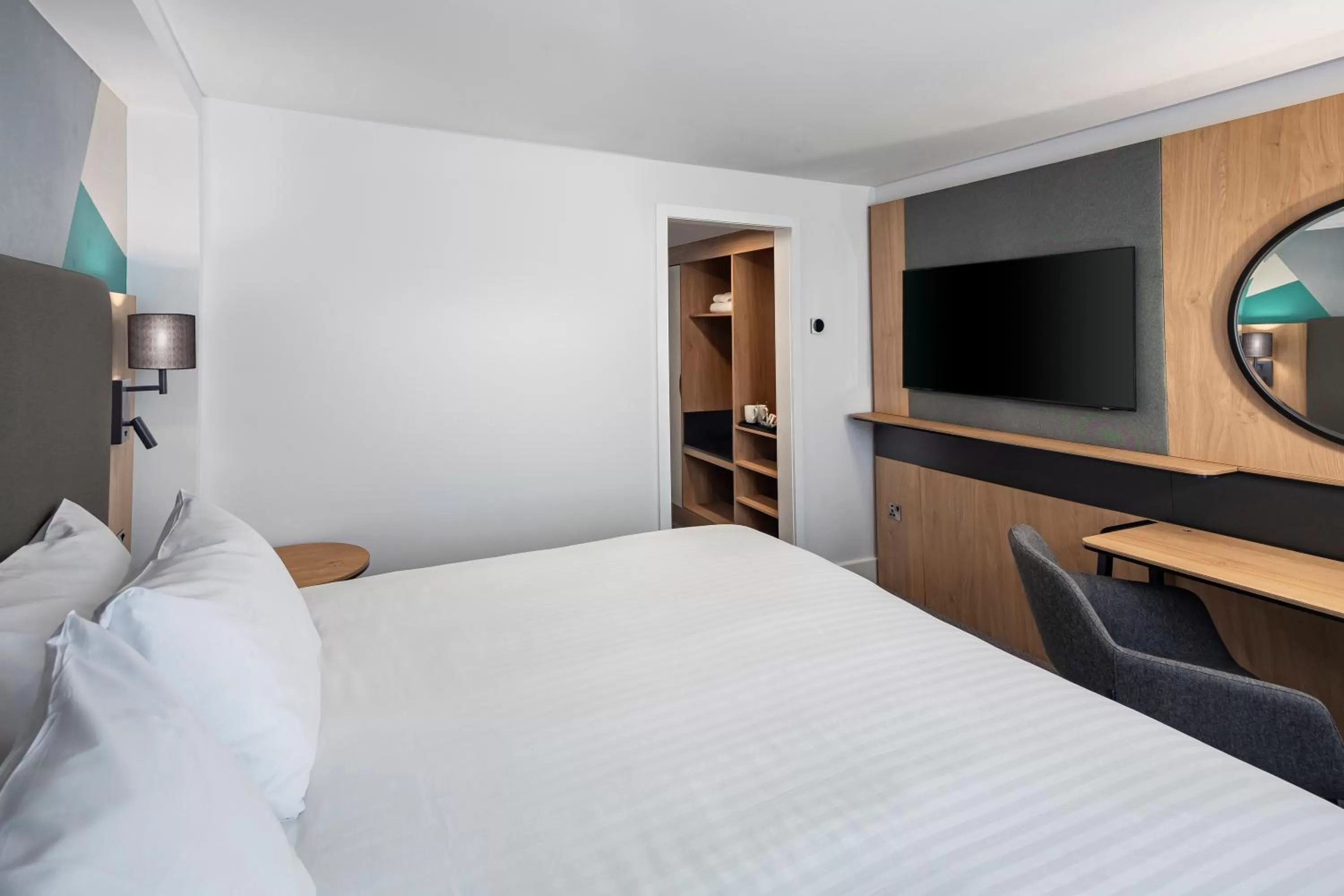 Standard Super King Room in Holiday Inn London-Bexley by IHG