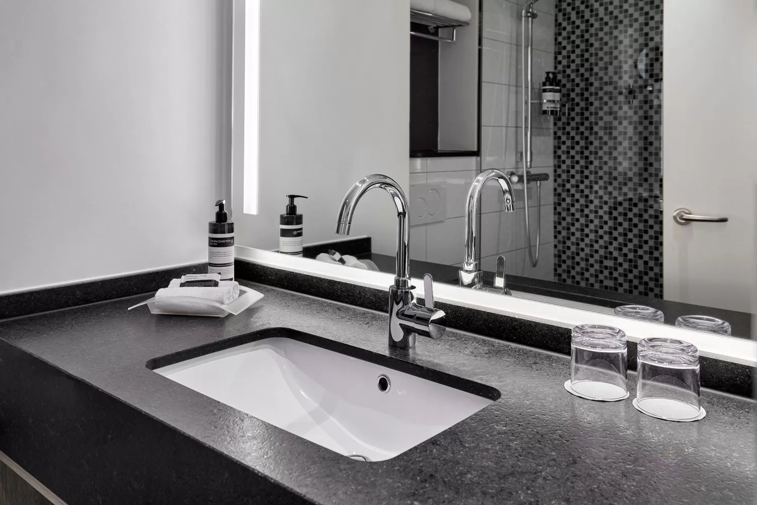 Standard Twin Room in Holiday Inn Munich City Centre by IHG