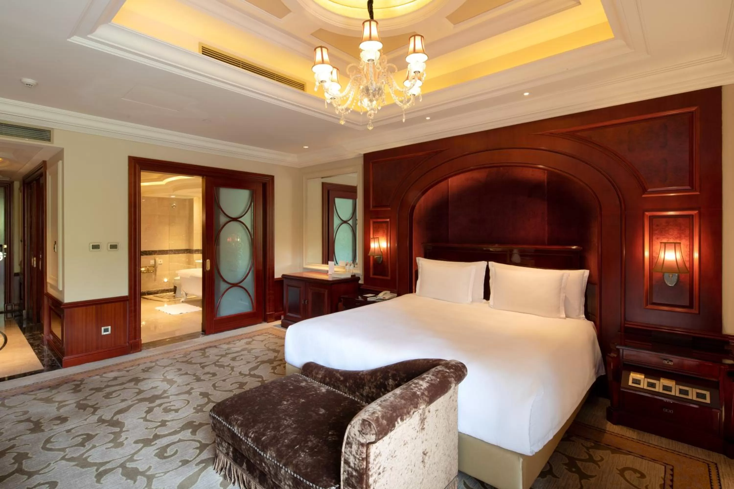 Premium King Room - Club Lounge Access in InterContinental Shanghai Ruijin by IHG - Downtown Historic Iconic Garden Hotel