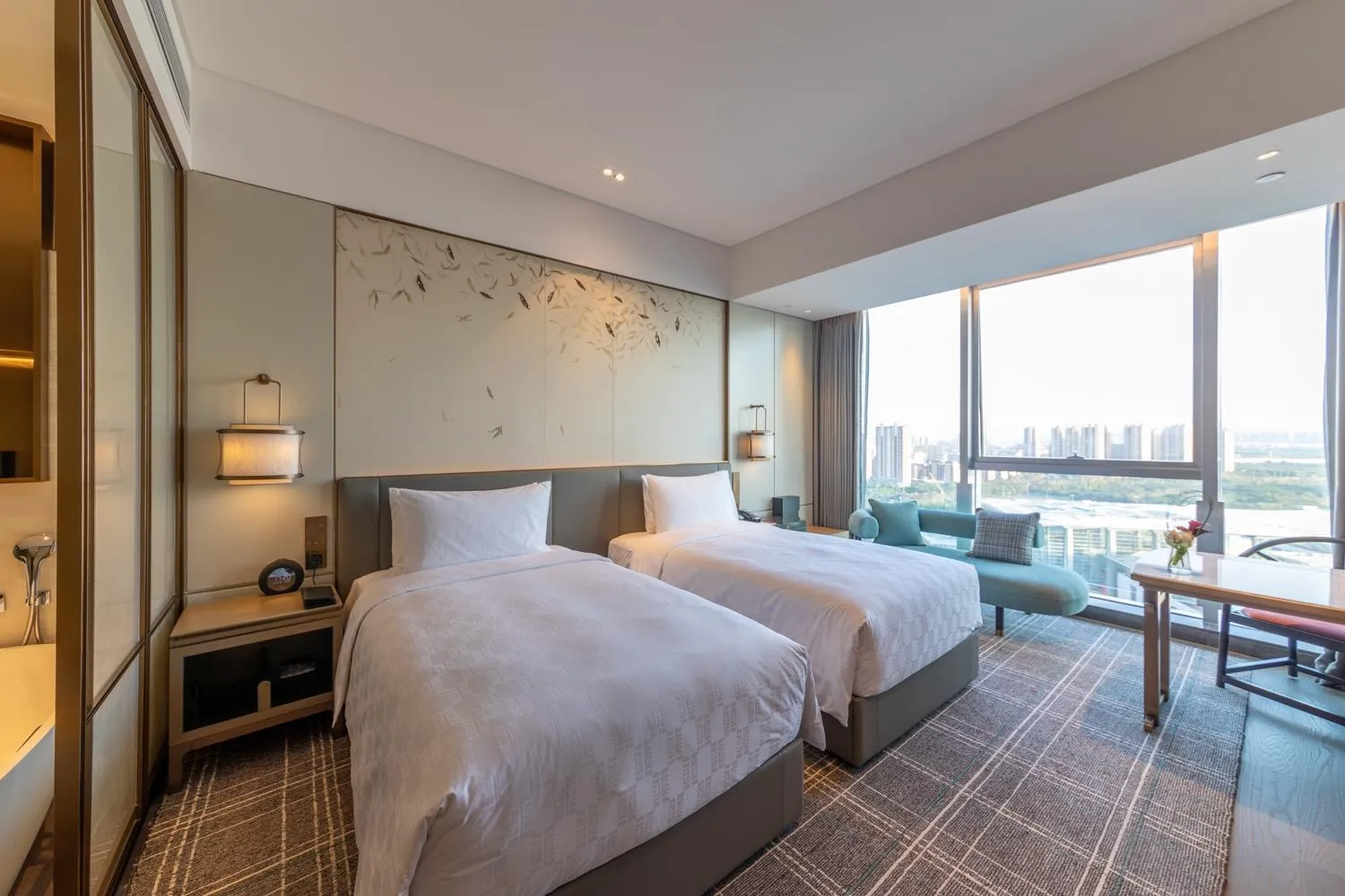 High Floor Standard Twin Room in HUALUXE Xi'an Chanba by IHG-西安浐灞华邑酒店-Near Xi'an International Convention Exhibition Center and Shopping mall and The Romantic show of Xi'an-Free Luggage Storage-English Service