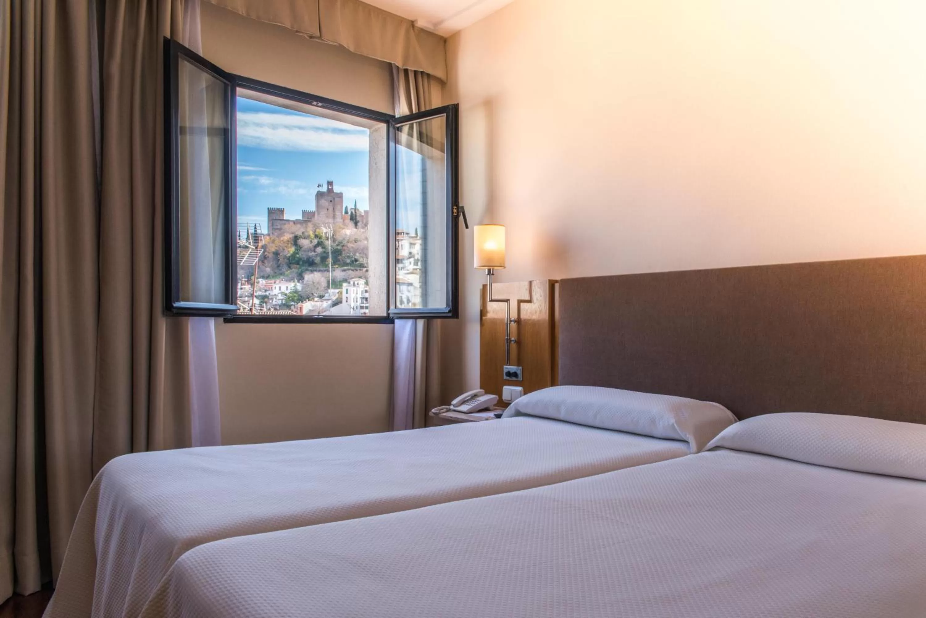 Triple Room with City View in Hotel Inglaterra