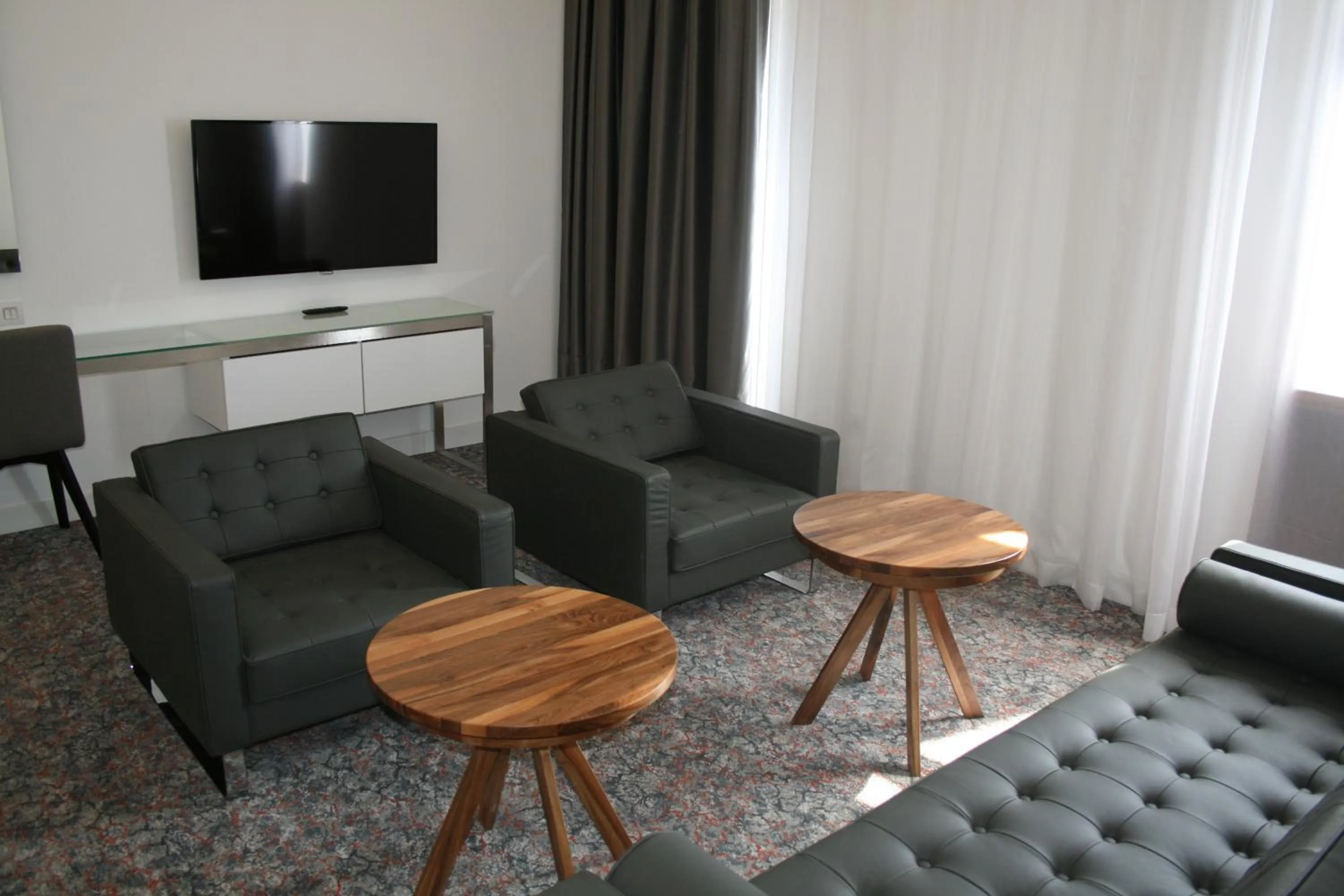 Two-Bedroom Suite in Hotel Austria & Bosna