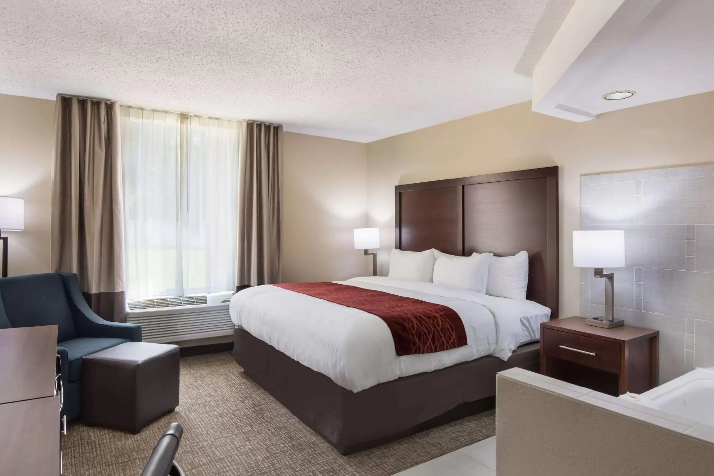 King Room with Whirlpool - Non-Smoking in Comfort Inn Kings Mountain