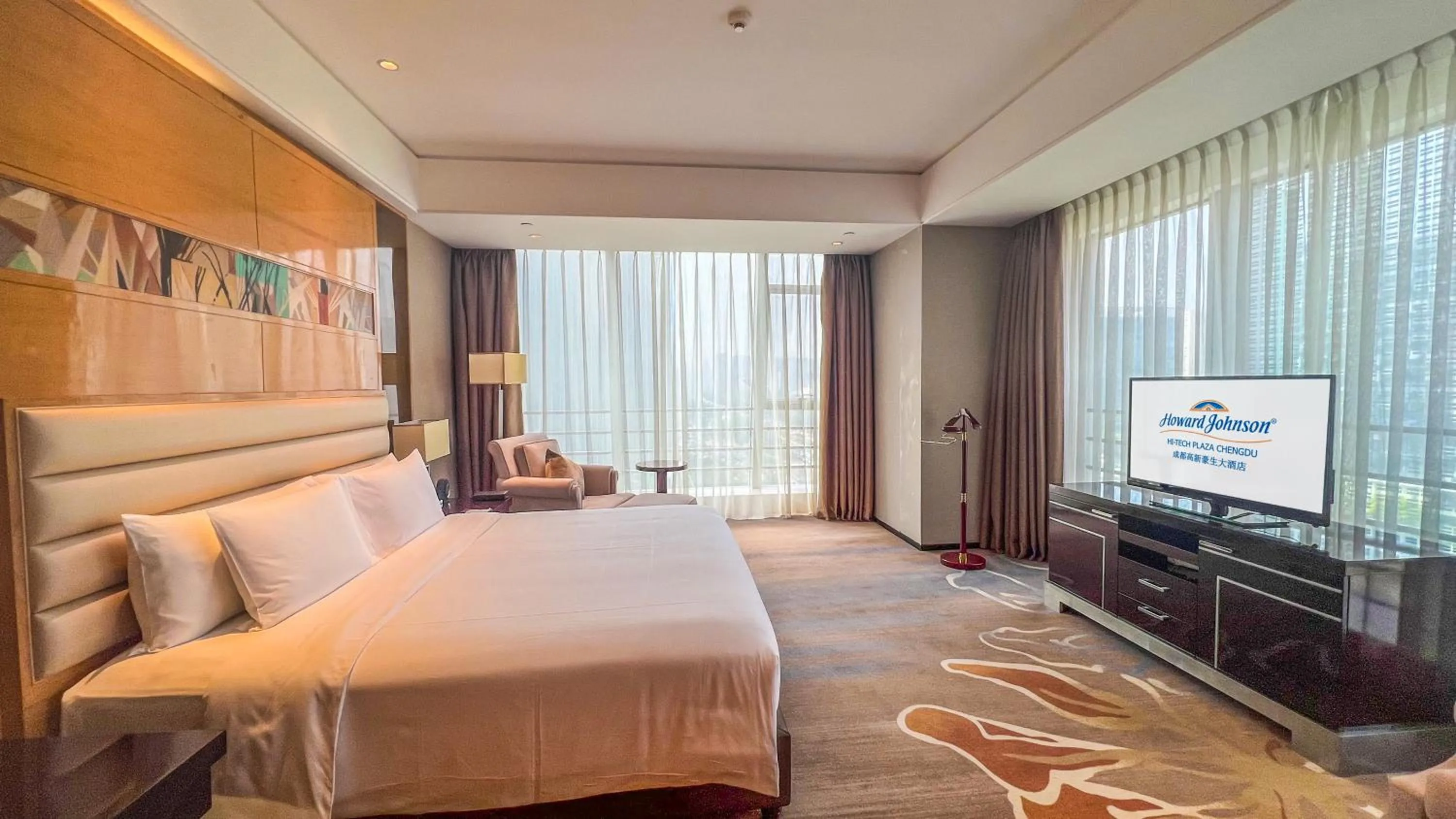 Suite with One King Bed - Smoking - Twin Tower View in Howard Johnson Hi - Tech Plaza Chengdu