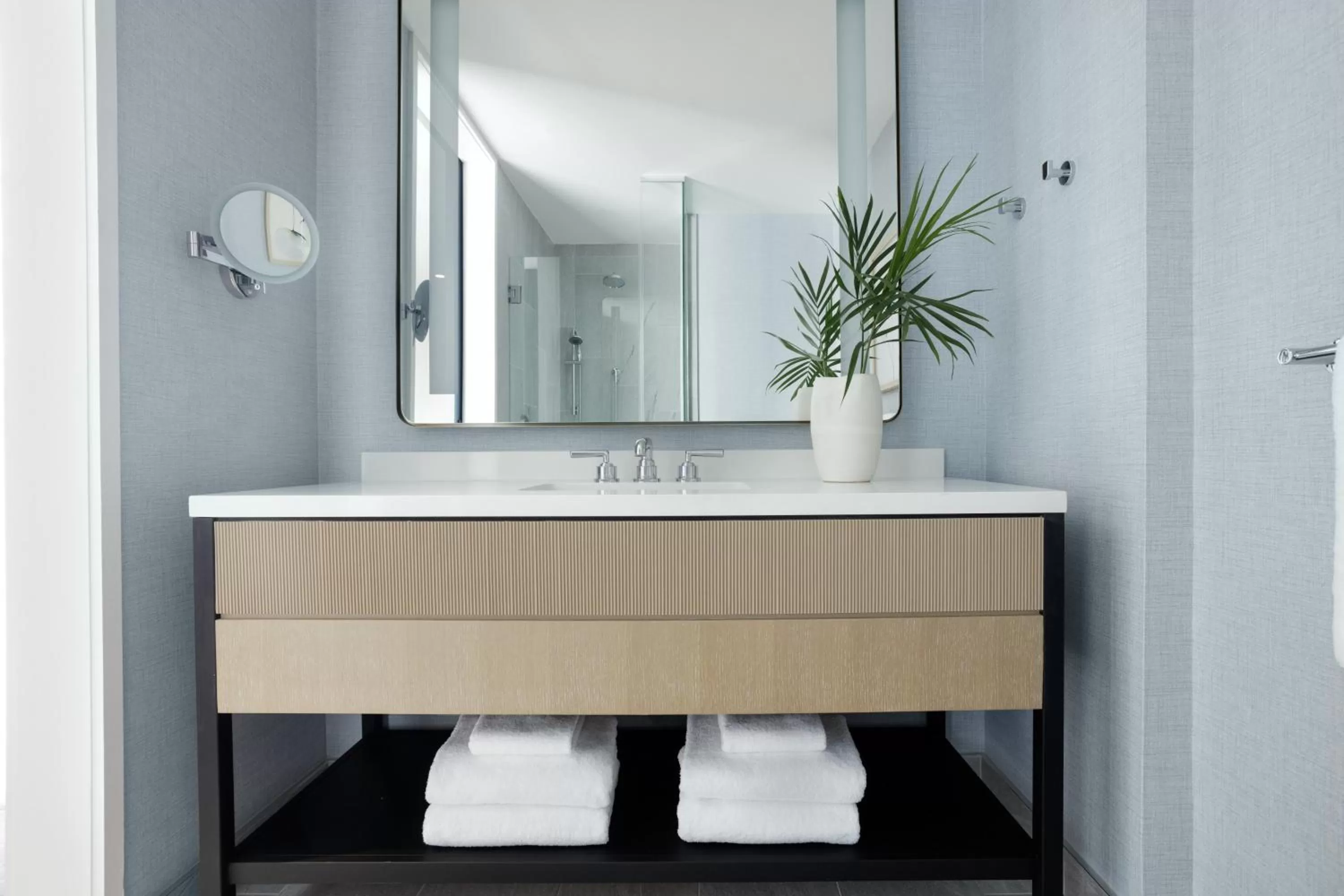 Premium King Room in Kimpton - The Forum Hotel by IHG