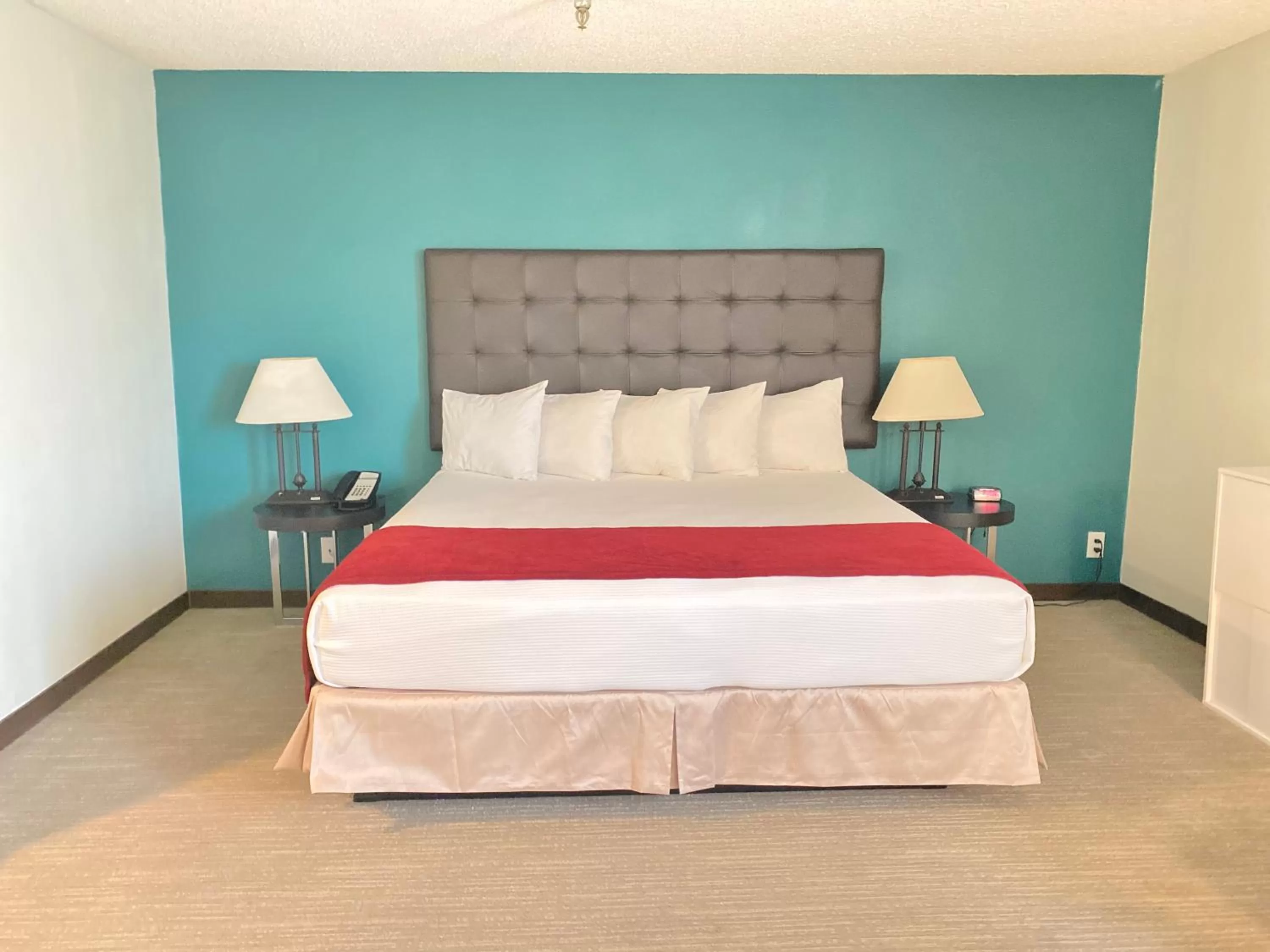 Standard Suite in Redac Gateway Hotel Torrance