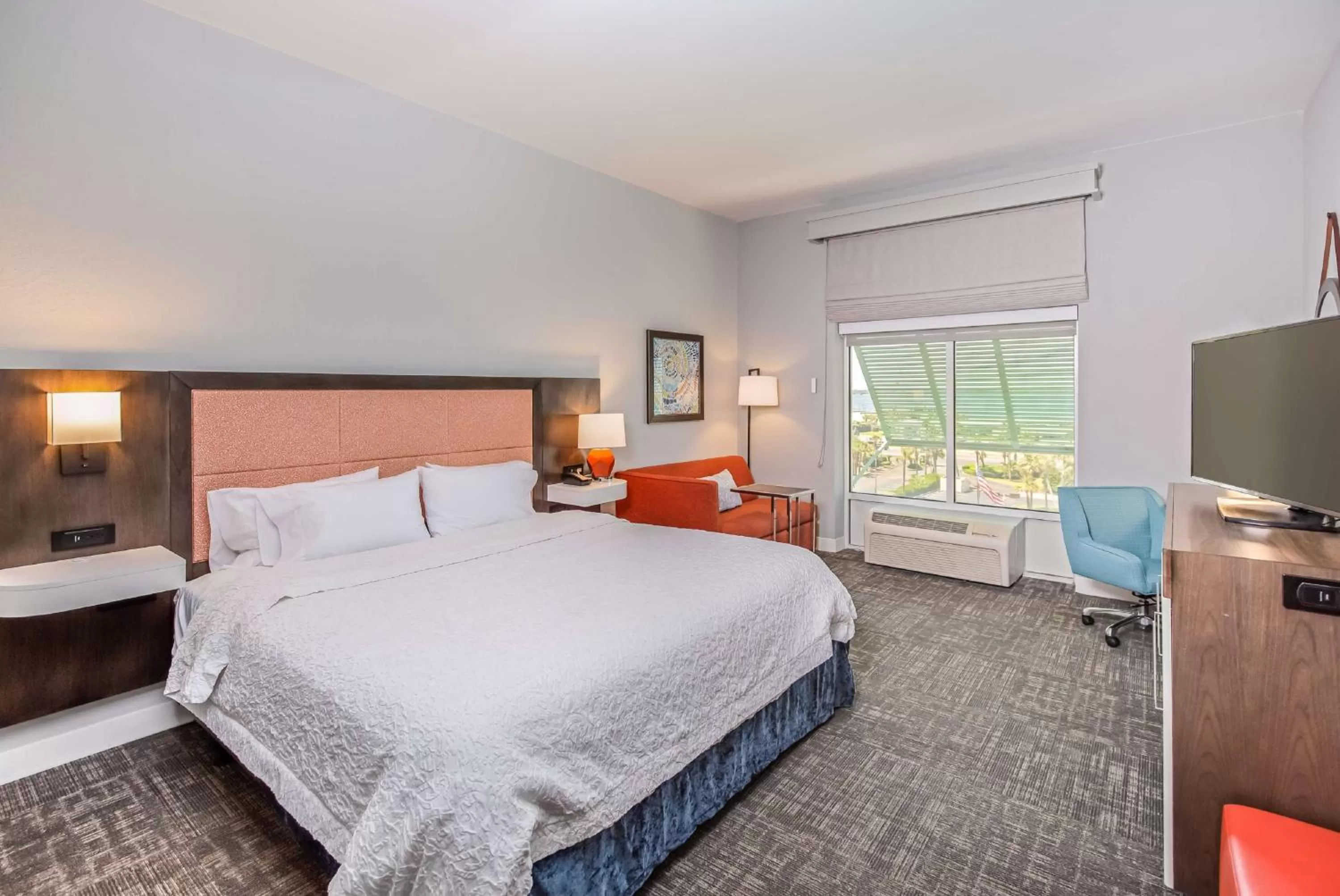 King Room Disability Access with Tub - Inland View in Hampton Inn Pensacola Beach