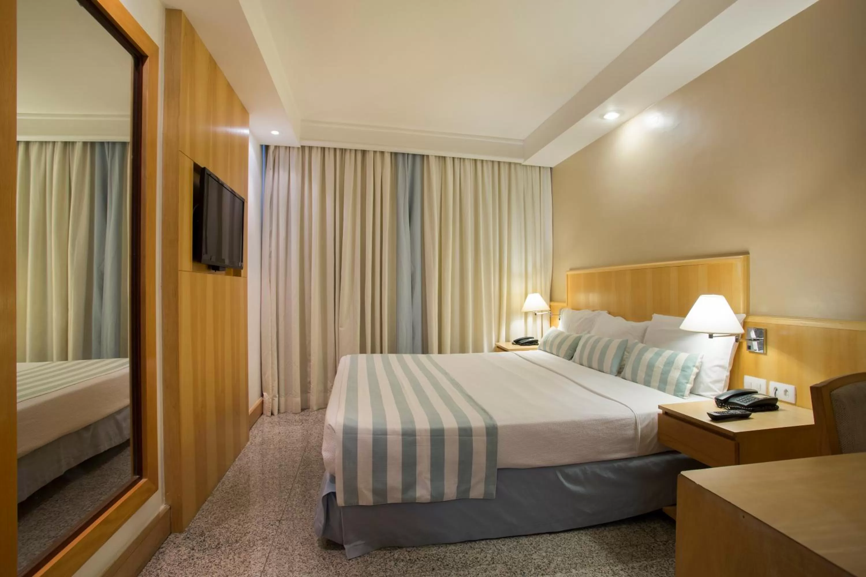 Standard Triple Room (1 double bed + 1 single bed) in Royal Rio Palace Hotel