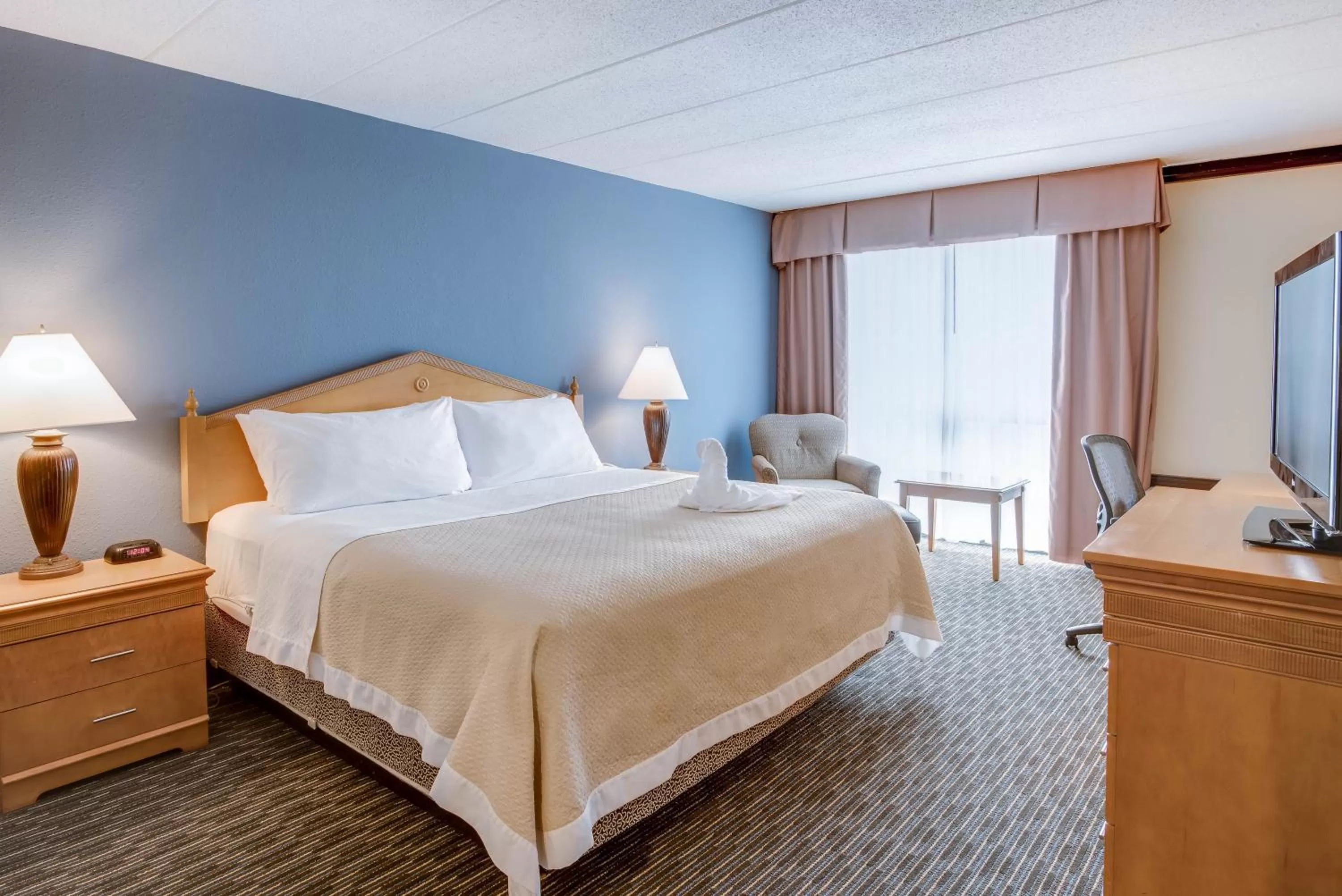 Superior King Room - Non-Smoking in Days Hotel by Wyndham Toms River Jersey Shore